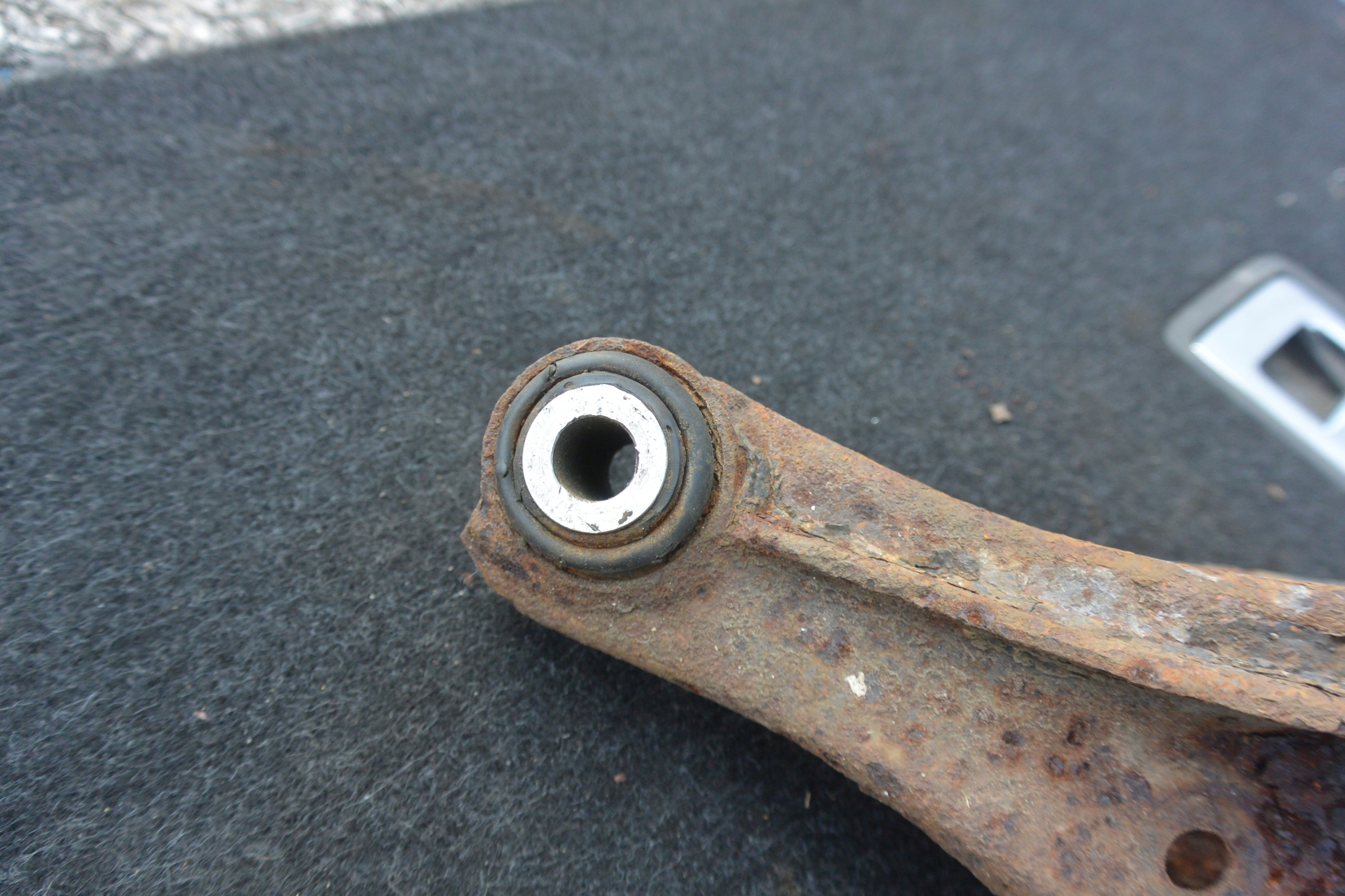 arm rear lower left right MERCEDES W211 E-KLASA