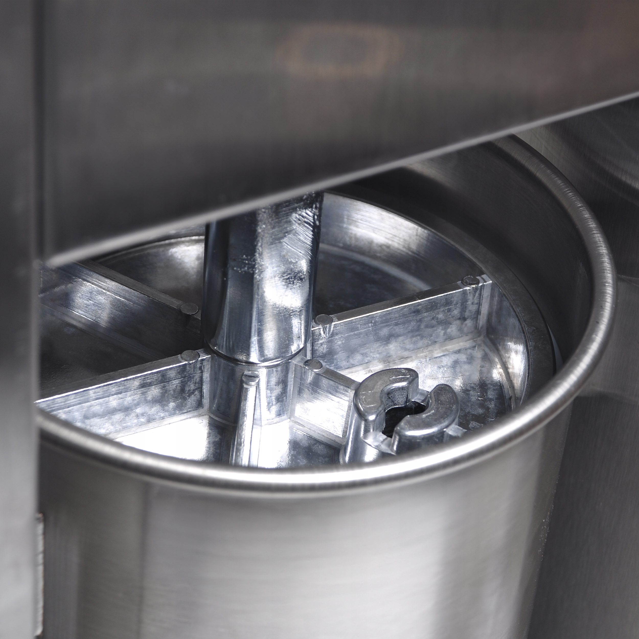 NADZIEWARKA DO KIEŁBASY 5,0 KG MASZYNKA DO KIEŁBAS SZPRYCA PIONOWA KAMILLE Stan opakowania oryginalne