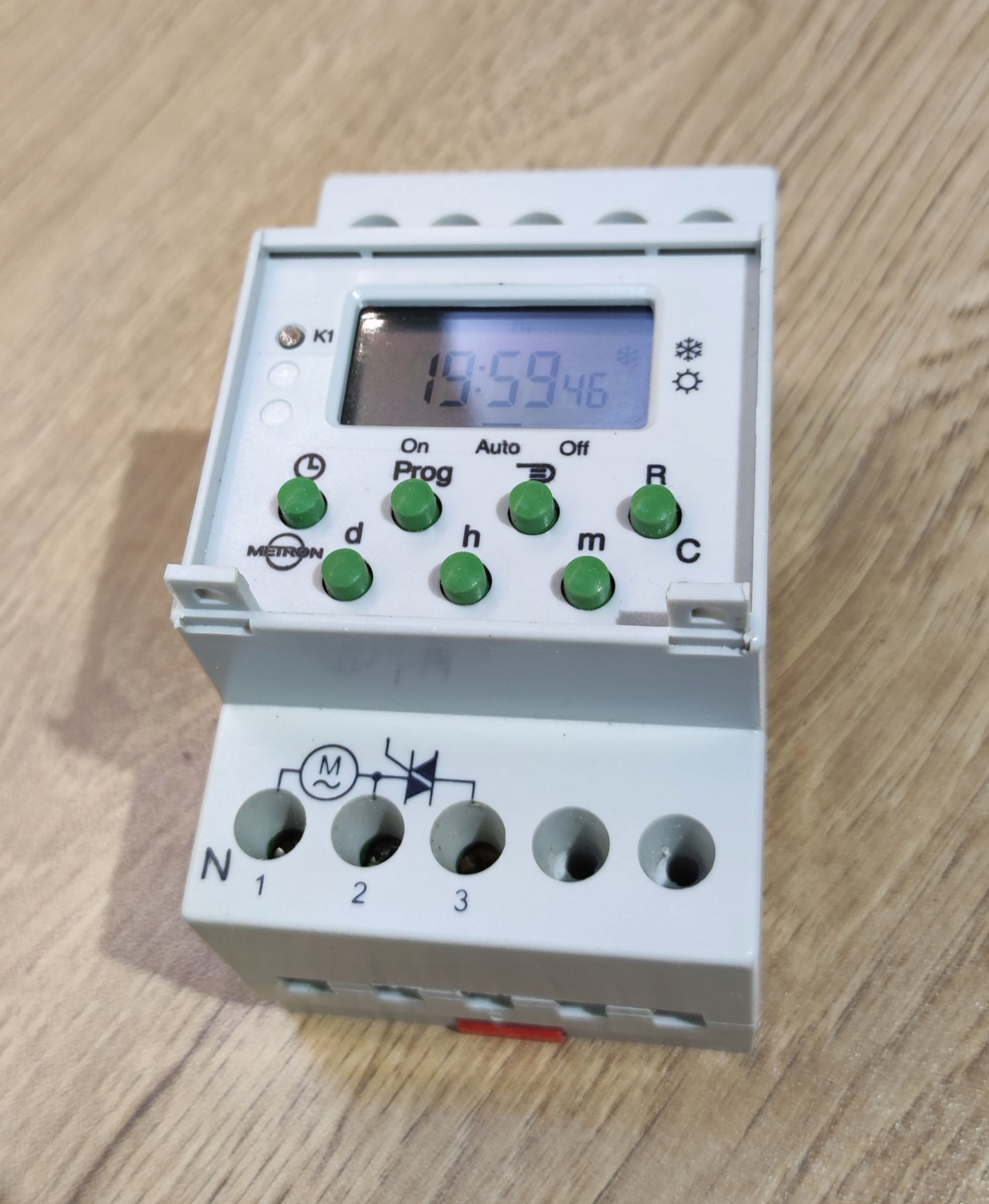 Zegar programator cyfrowy czasowy METRON PCm 05 AN Marka Metron