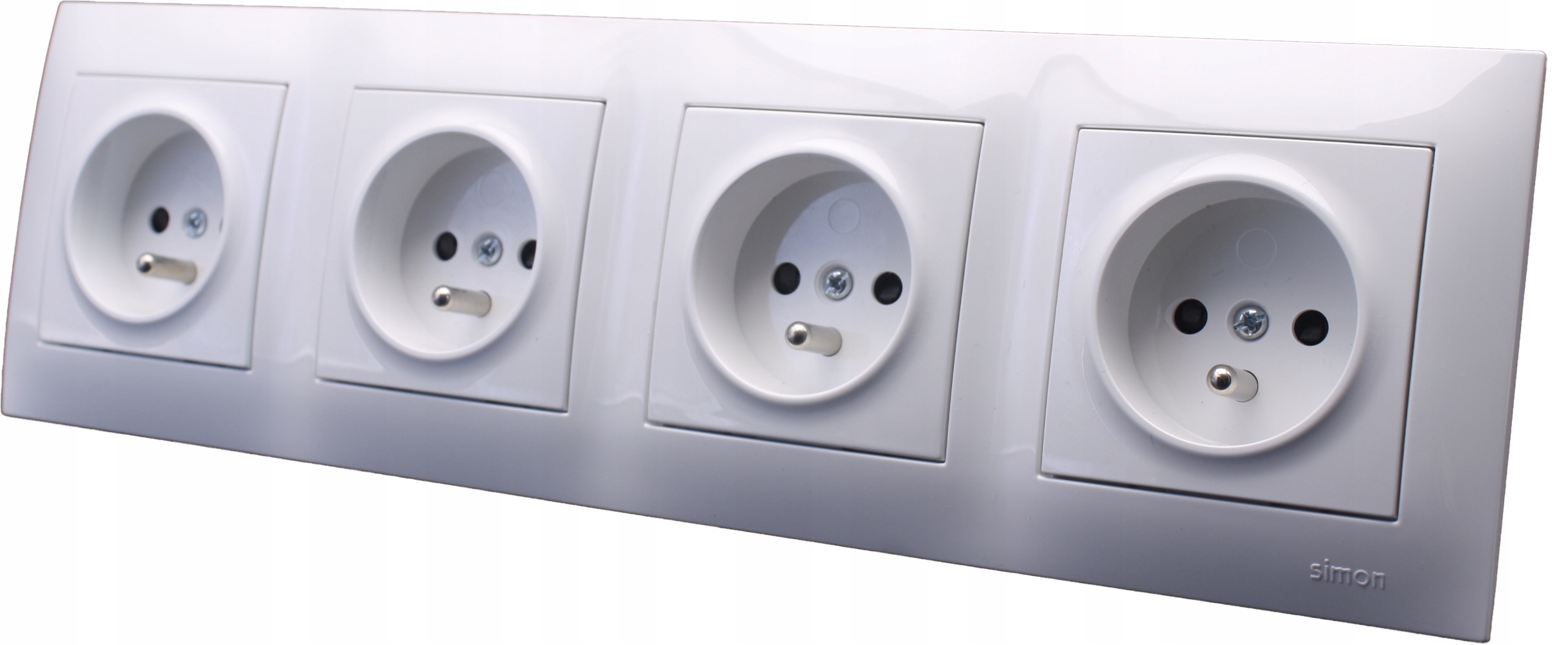 Elektrická zásuvka 4násobná pro dům a kancelář, bílá, sada s rámečkem Simon 54