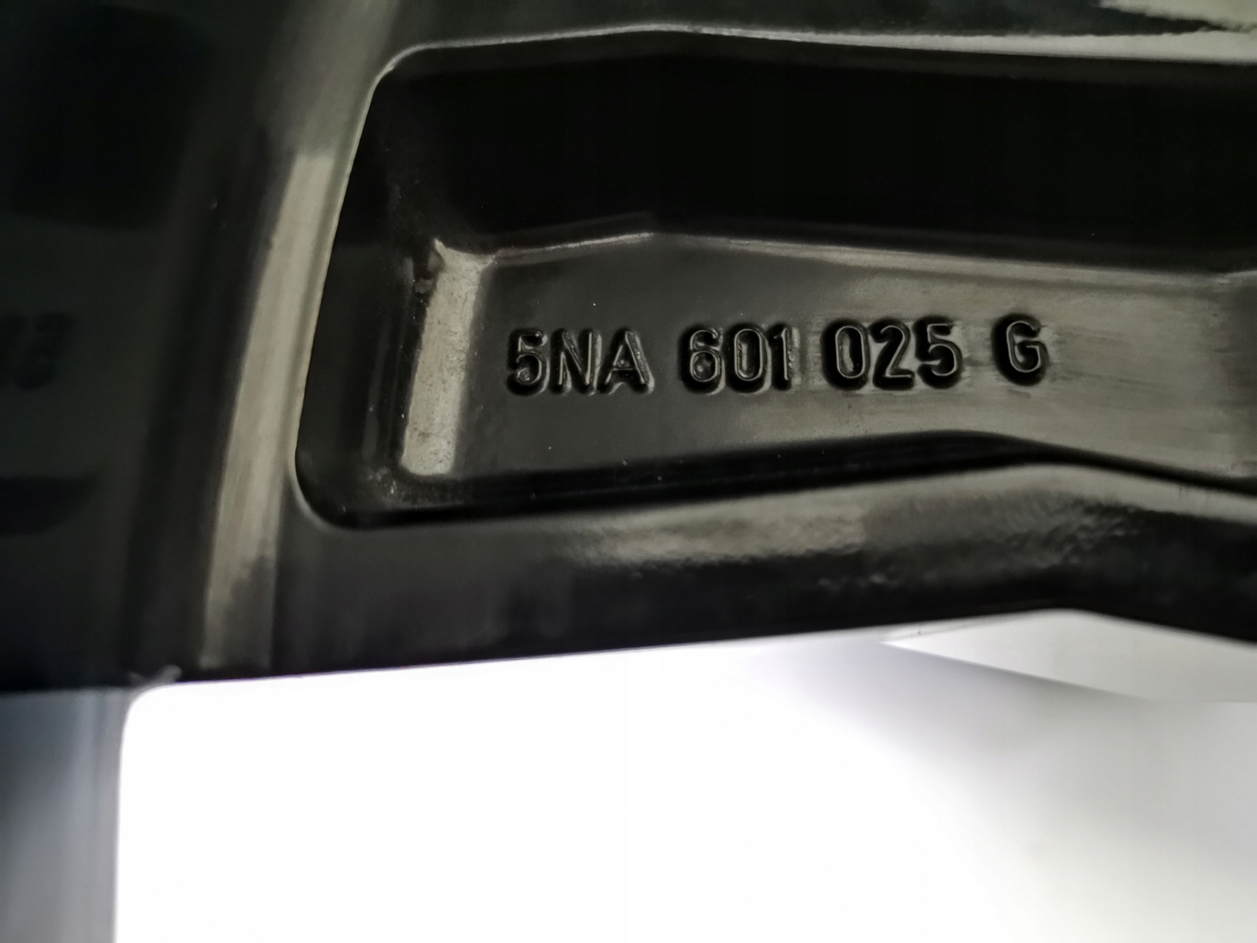 KOŁA FELGI 20' OPONY 255/40 VW TIGUAN 5NA601025G Rodzaj opon Letnie