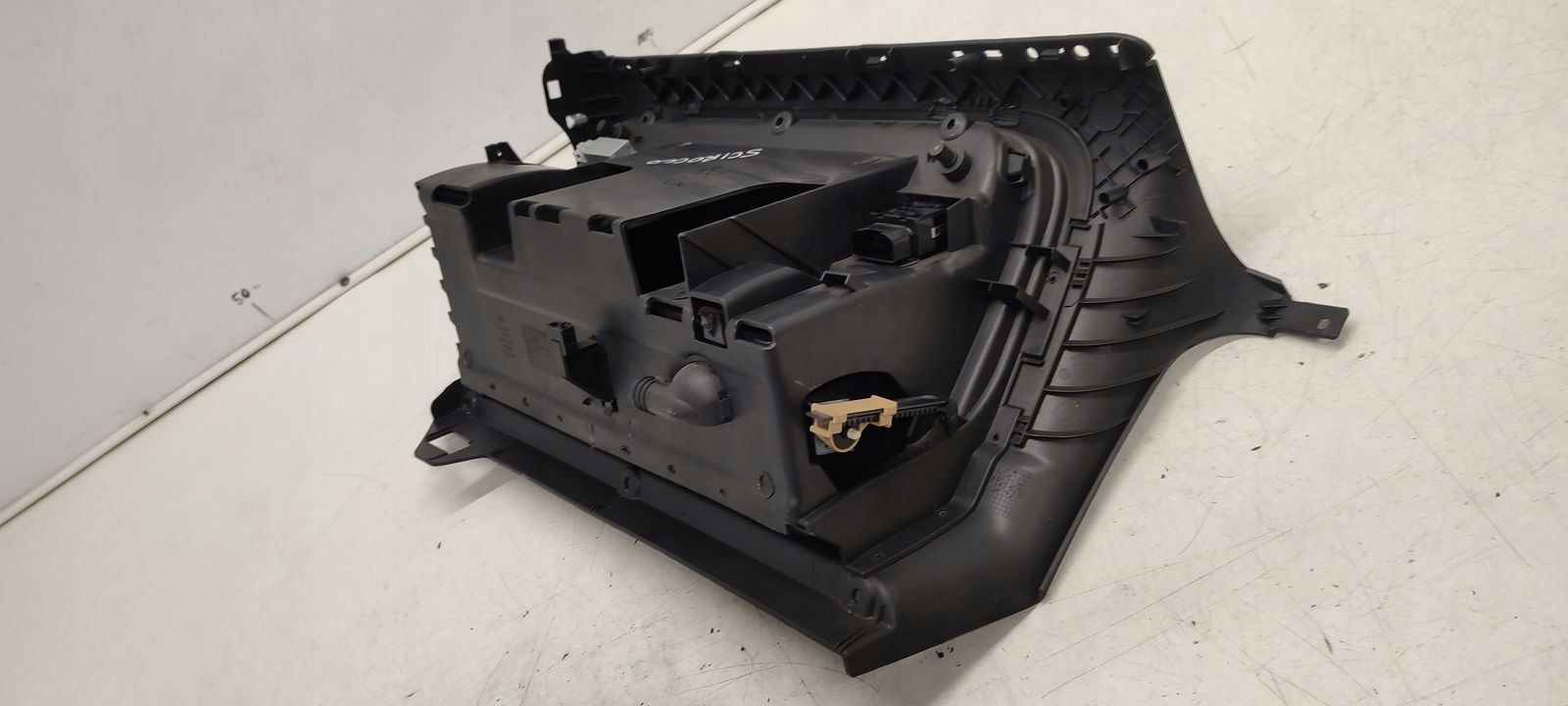 бардачок volkswagen oe 1K1857290D