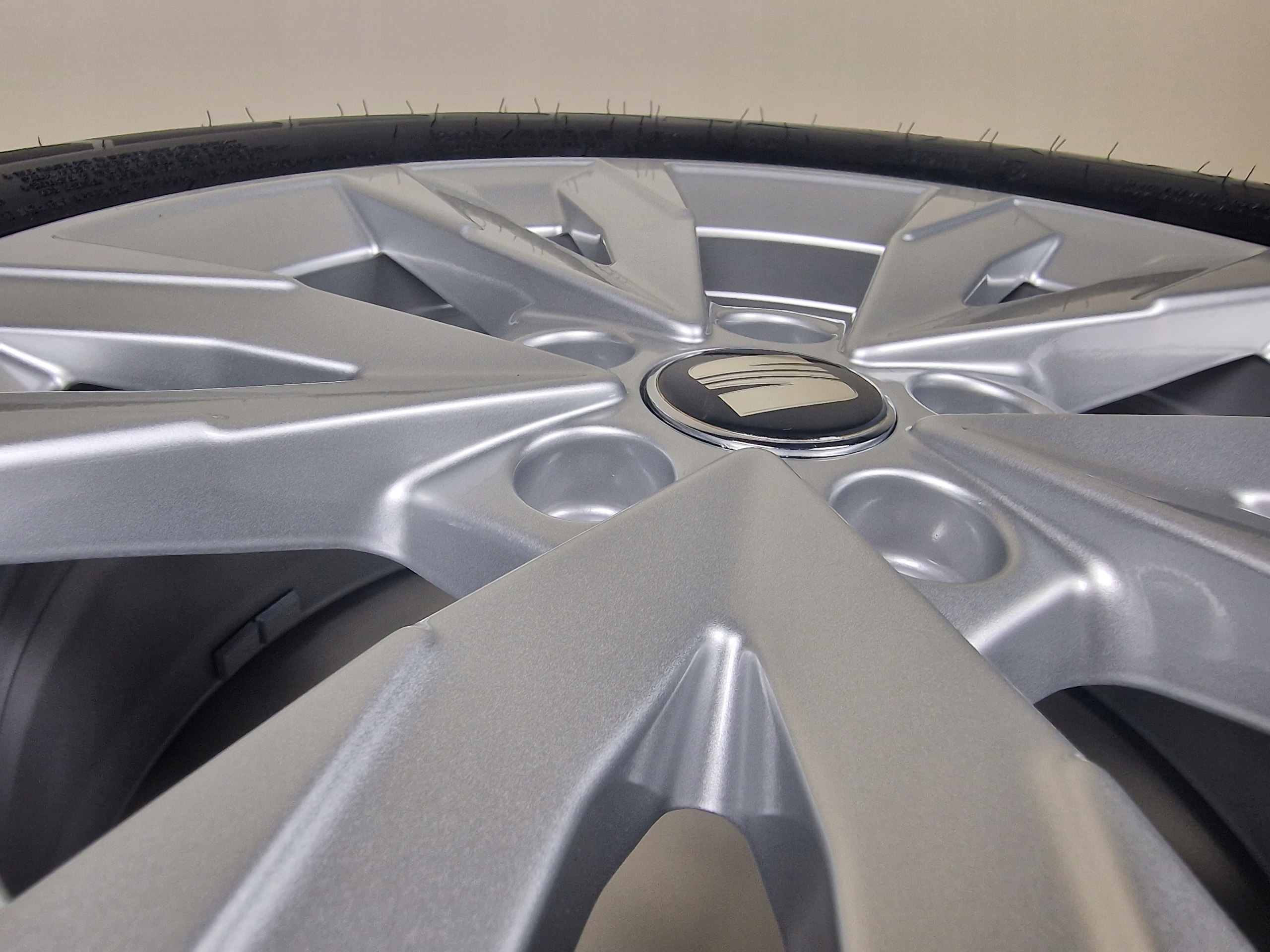 FABRYCZNIE NOWE Koła 16 Seat Ateca Leon Toledo Rozstaw śrub 5x112