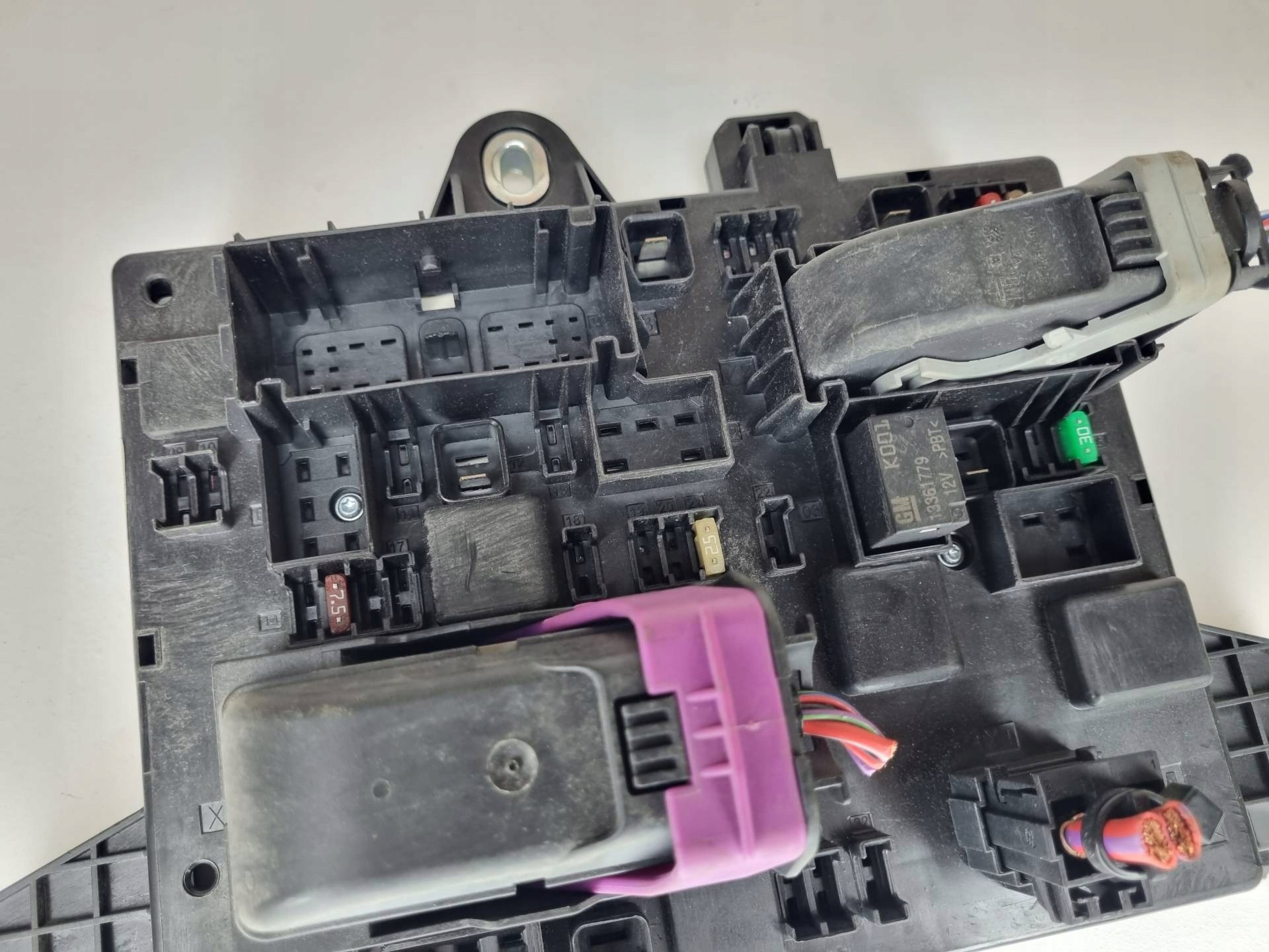 Module fusibles Opel Astra GTC J facelift 2012 13343949