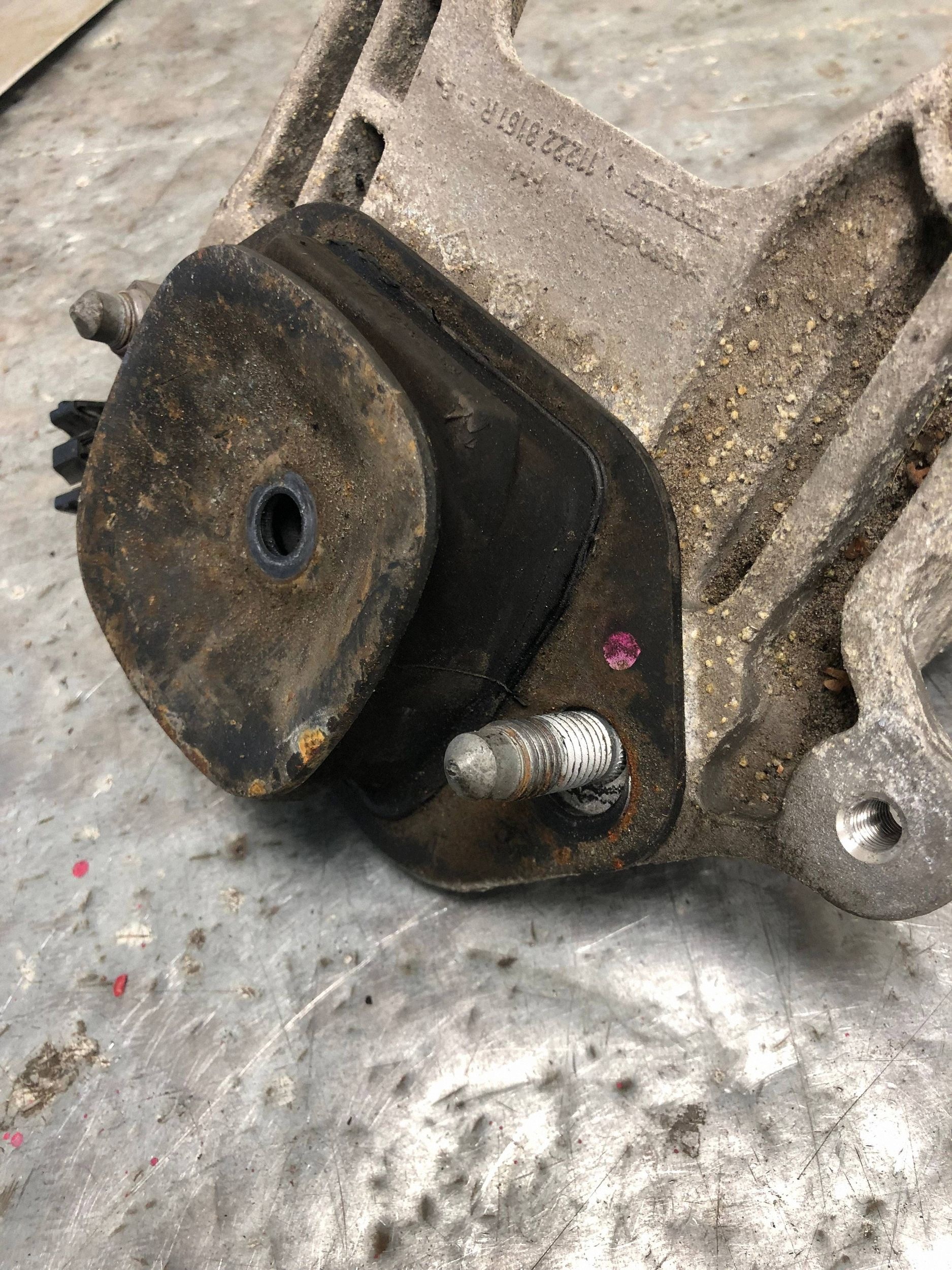holder gearbox mounting RENAULT TRAFIC III 112228161R