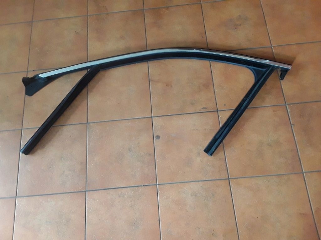 2017 Alfa Romeo Giulia Prowadnica szyby 50545062