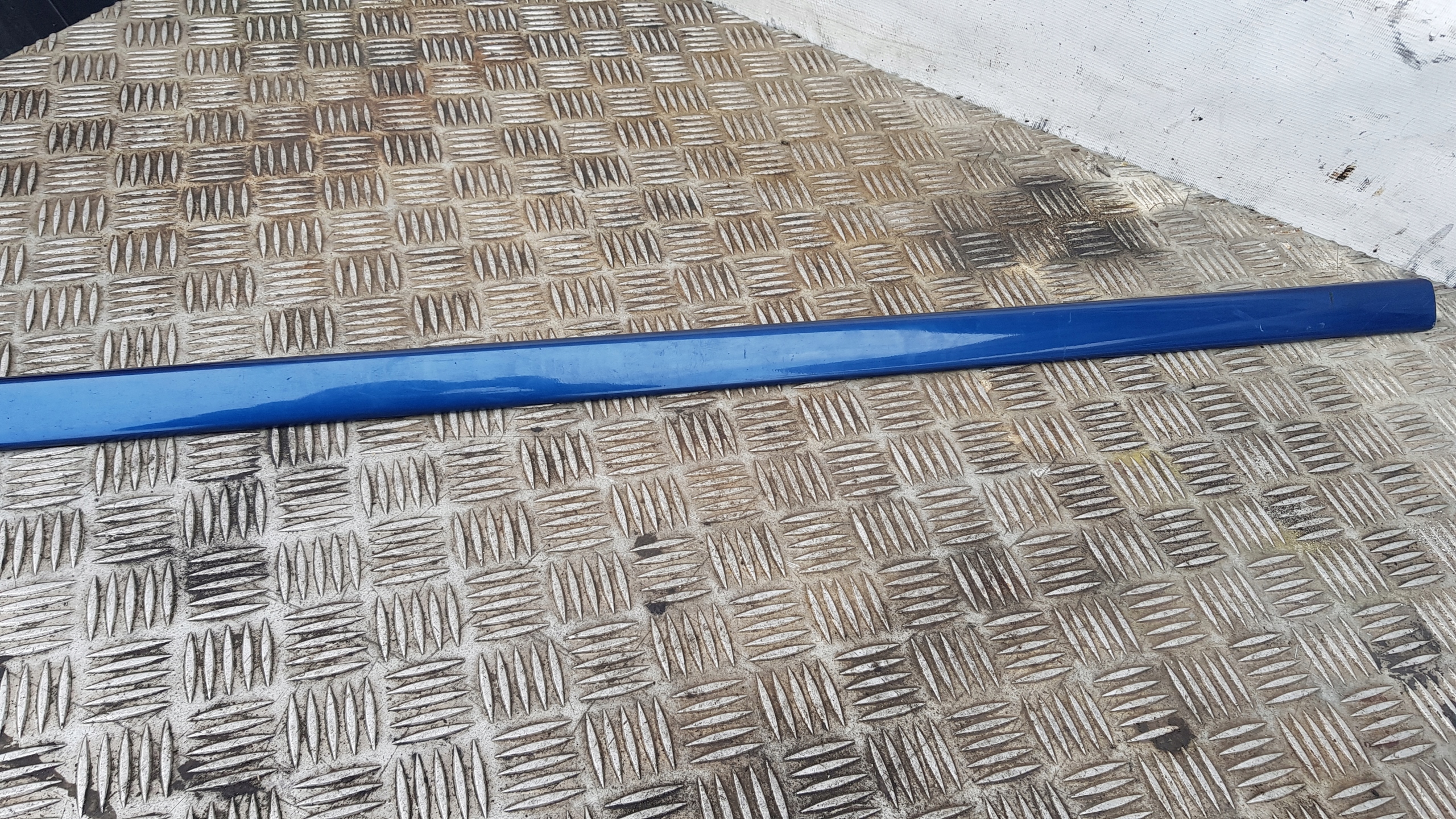 BMW E39 lišta dveře levá předek 7004023