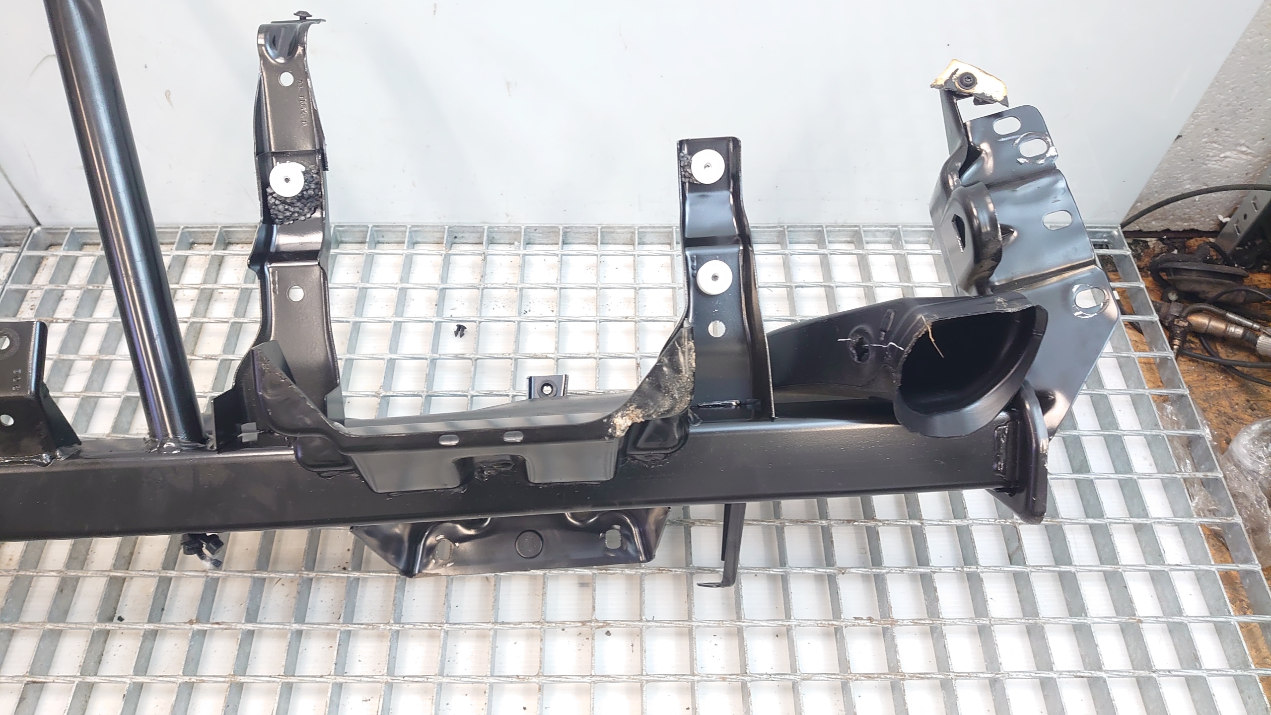 support renfort console MERCEDES GL X164 A1646200086