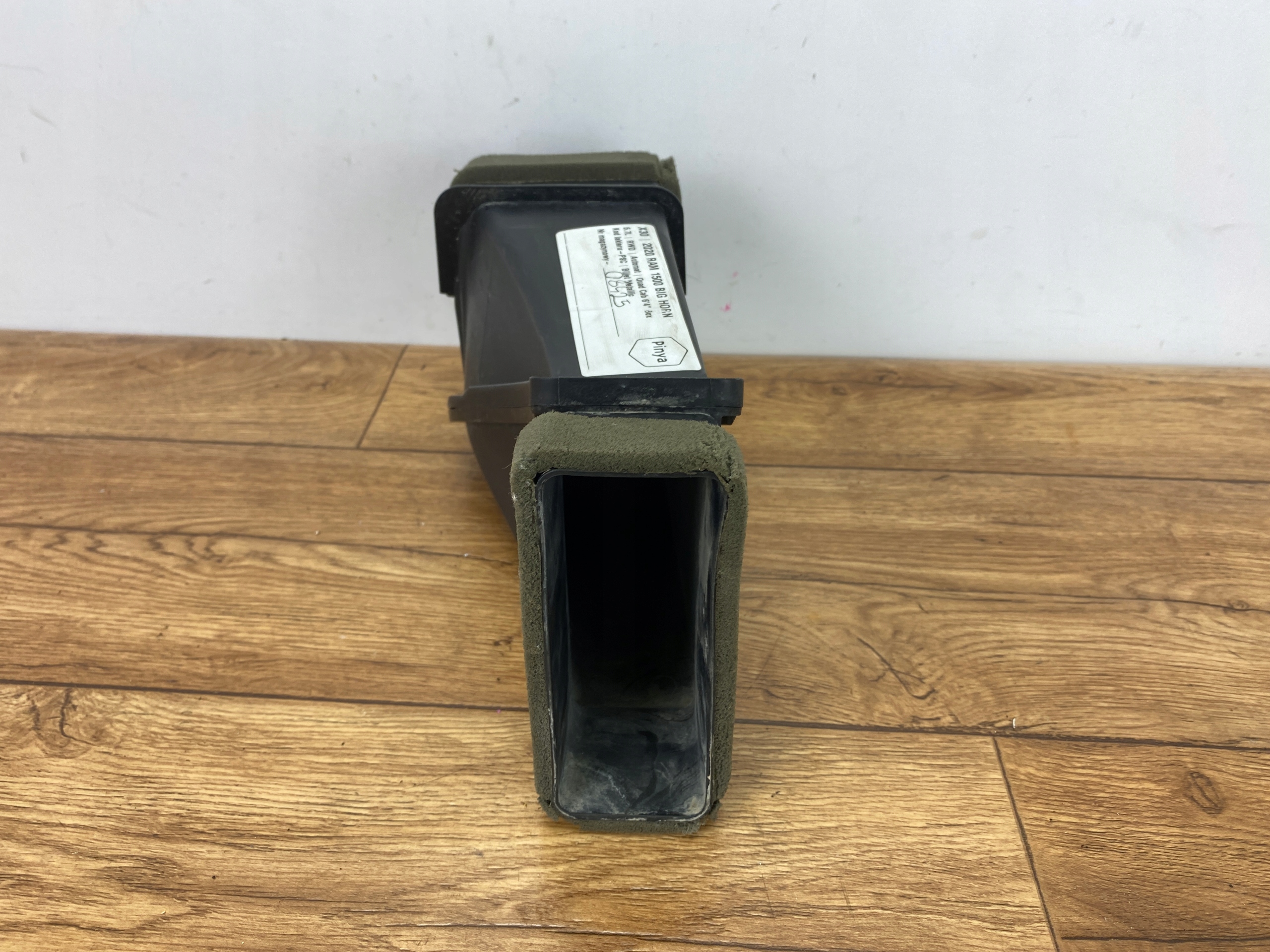 канал впуск воздушный дефлектор 5.7 RAM 1500 2019+