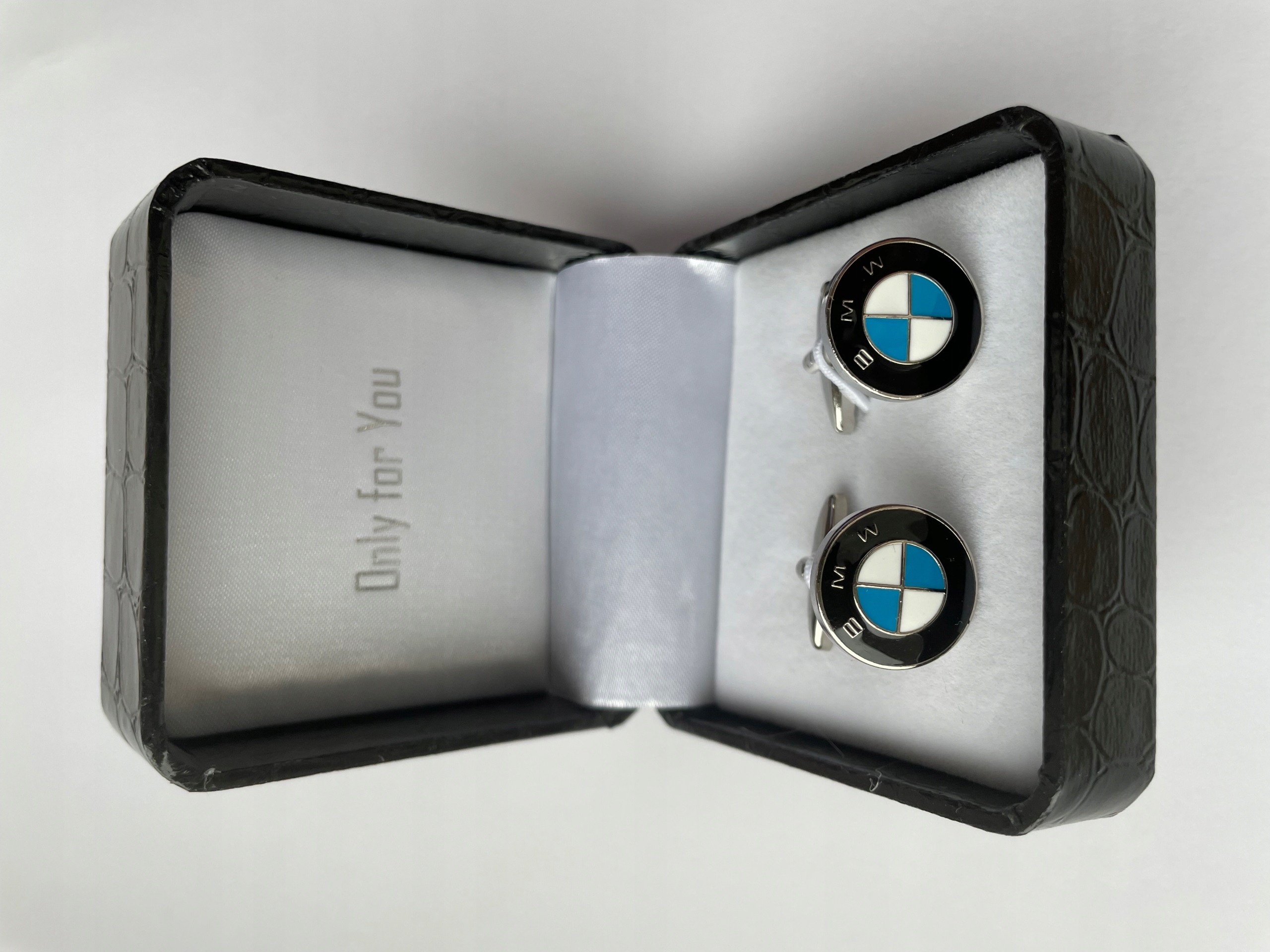 Manžetové knoflíčky na košili Exc pro fanouška Bmw, chromované, krabička, Pouzdro