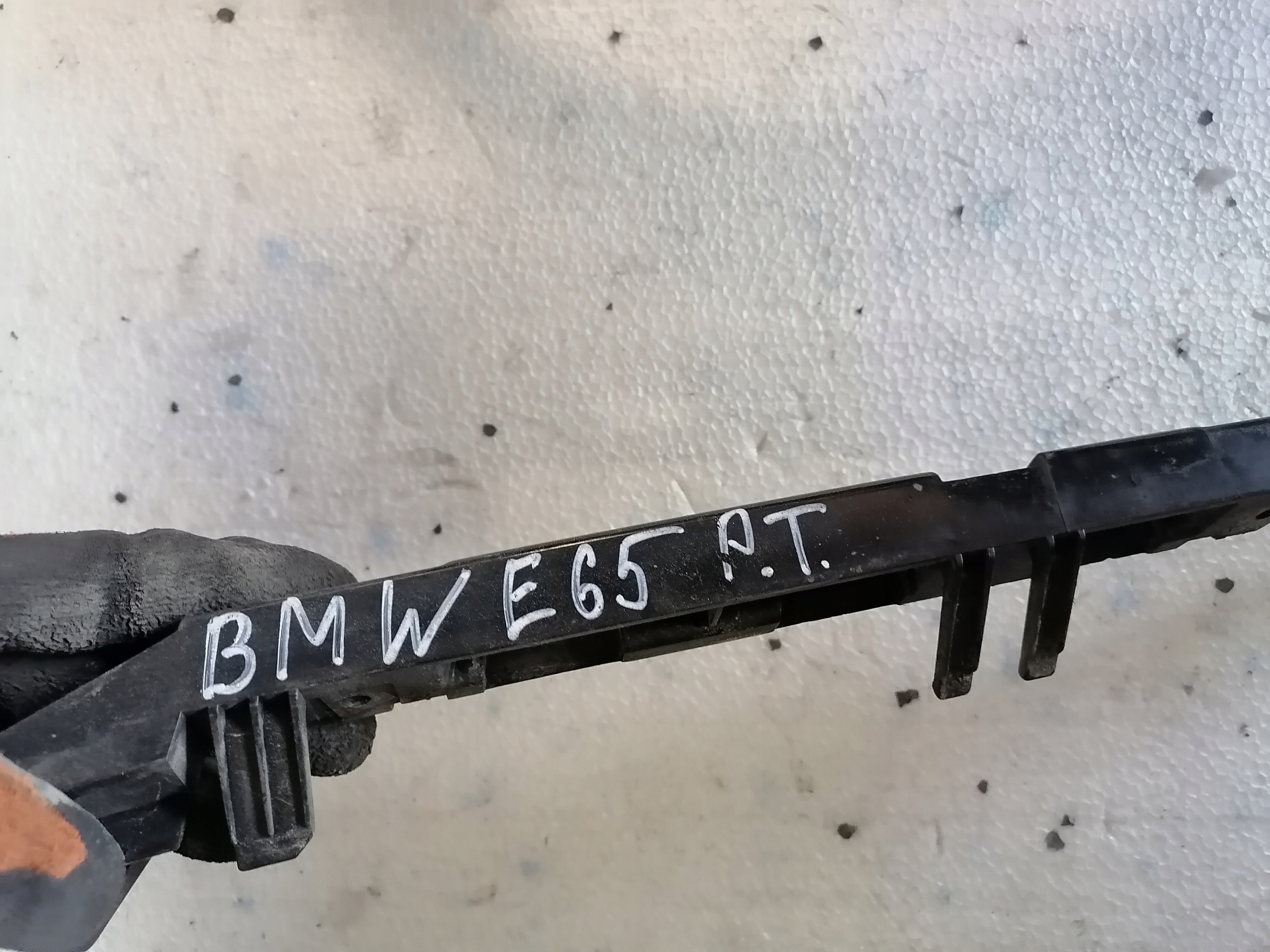 BMW E65 Supporto MOCOWANI Paraurti sinistra posteriore 7135607