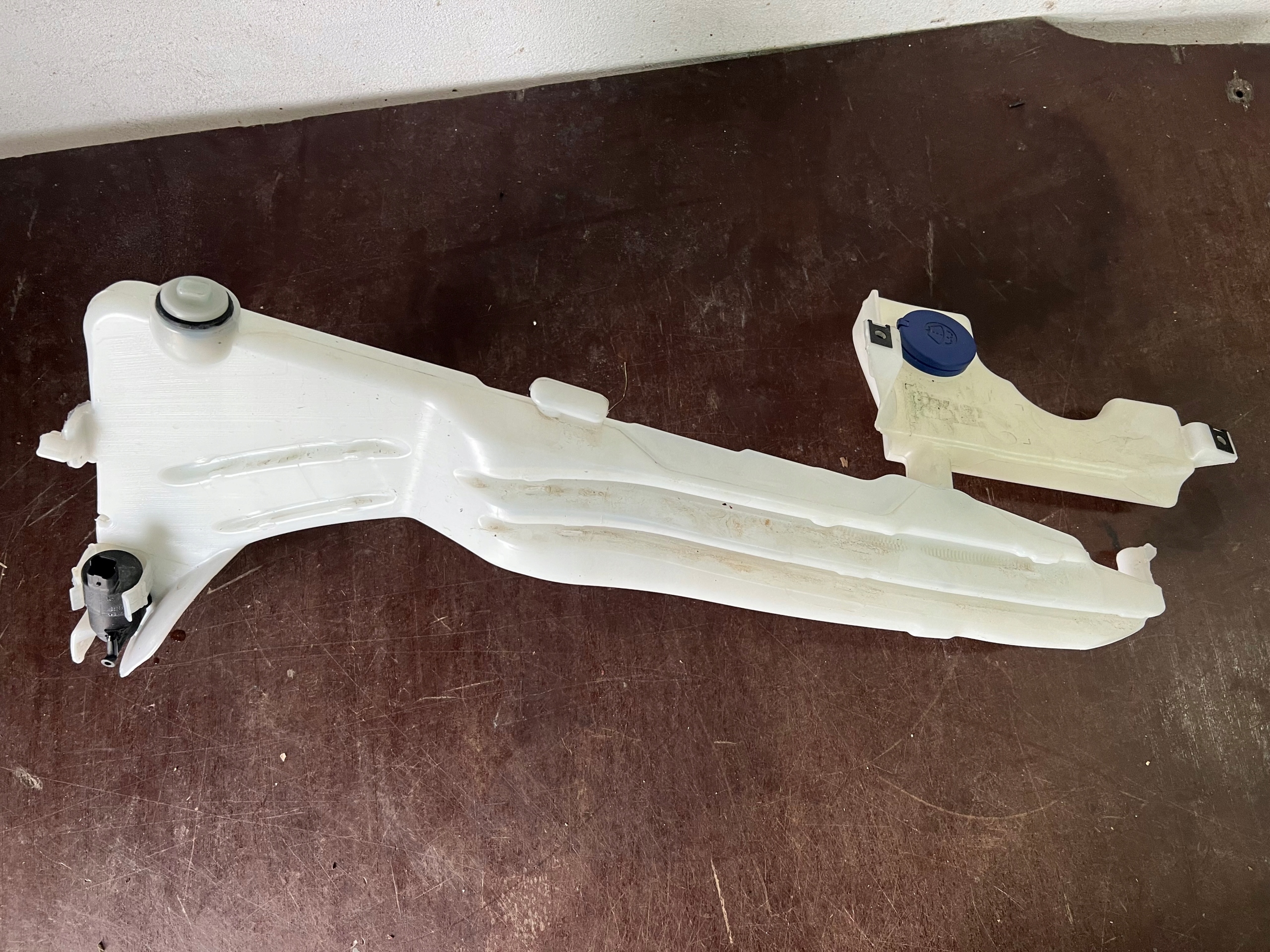 9813397080 - БАЧОК ОМИВАЧА В ЗБОРІ PEUGEOT 508 II 2