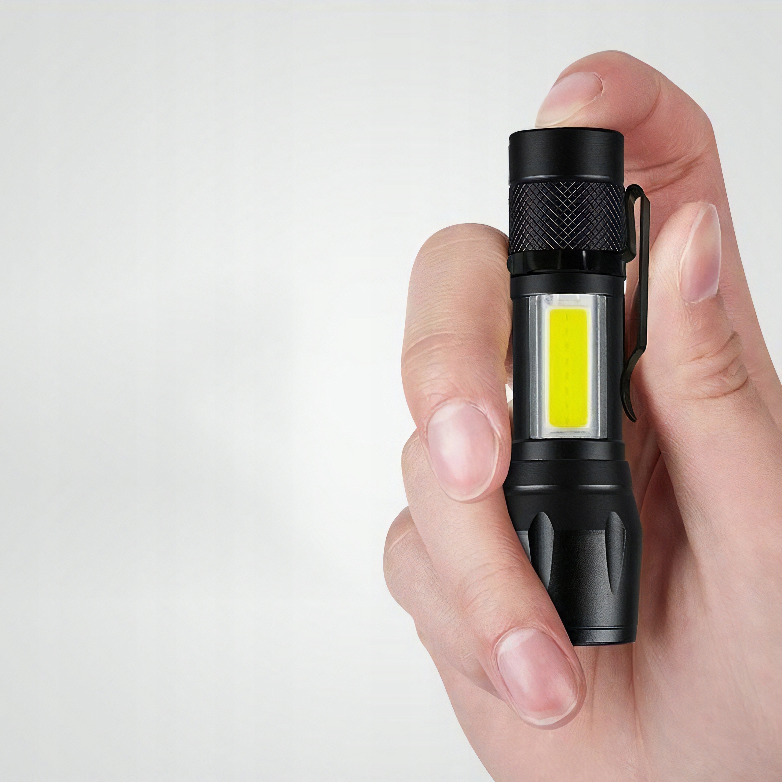 LATARKA TAKTYCZNA LED ZOOM KLIPS BOCZNY REFLEKTOR COB AKUMULATOROWA USB Kolor dominujący czarny