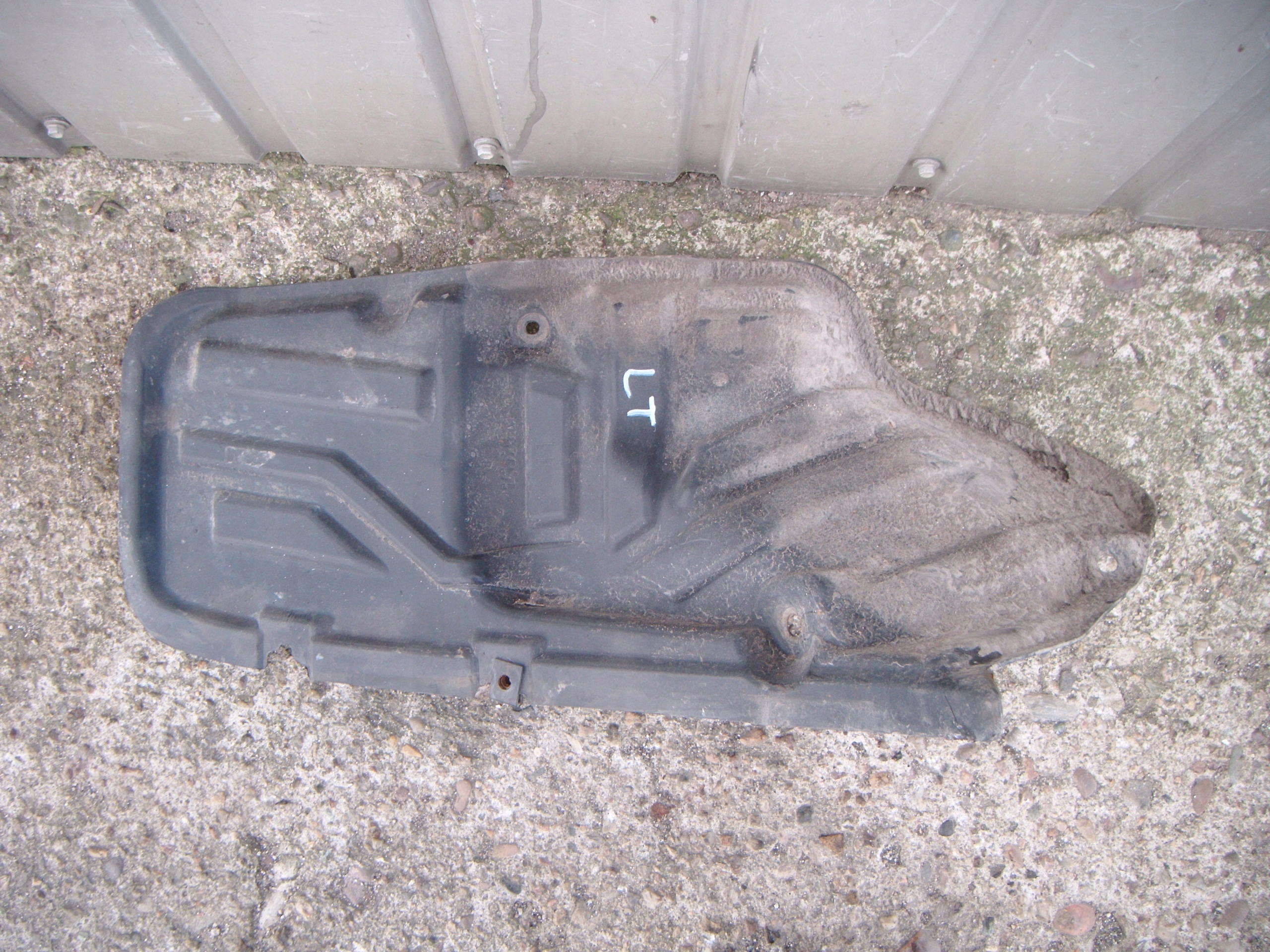 MITSUBISHI GRANDIS 03-11 NADKOLE LEWY TYŁ