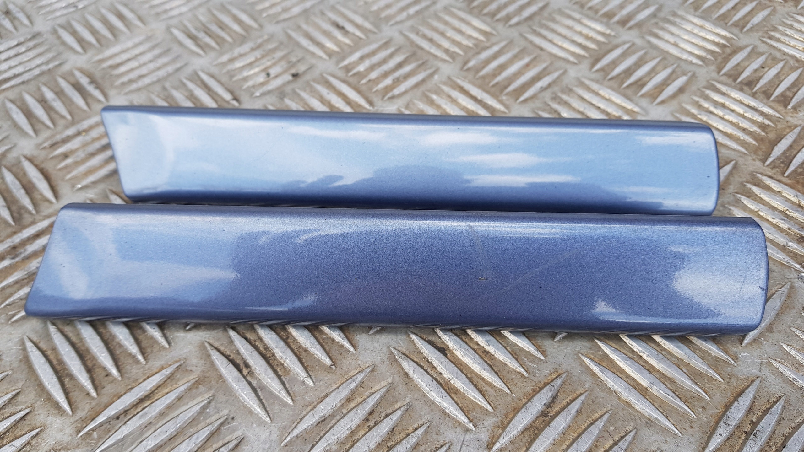 BMW E39 lišta blatníku levá pravá předek STAHLBLAU
