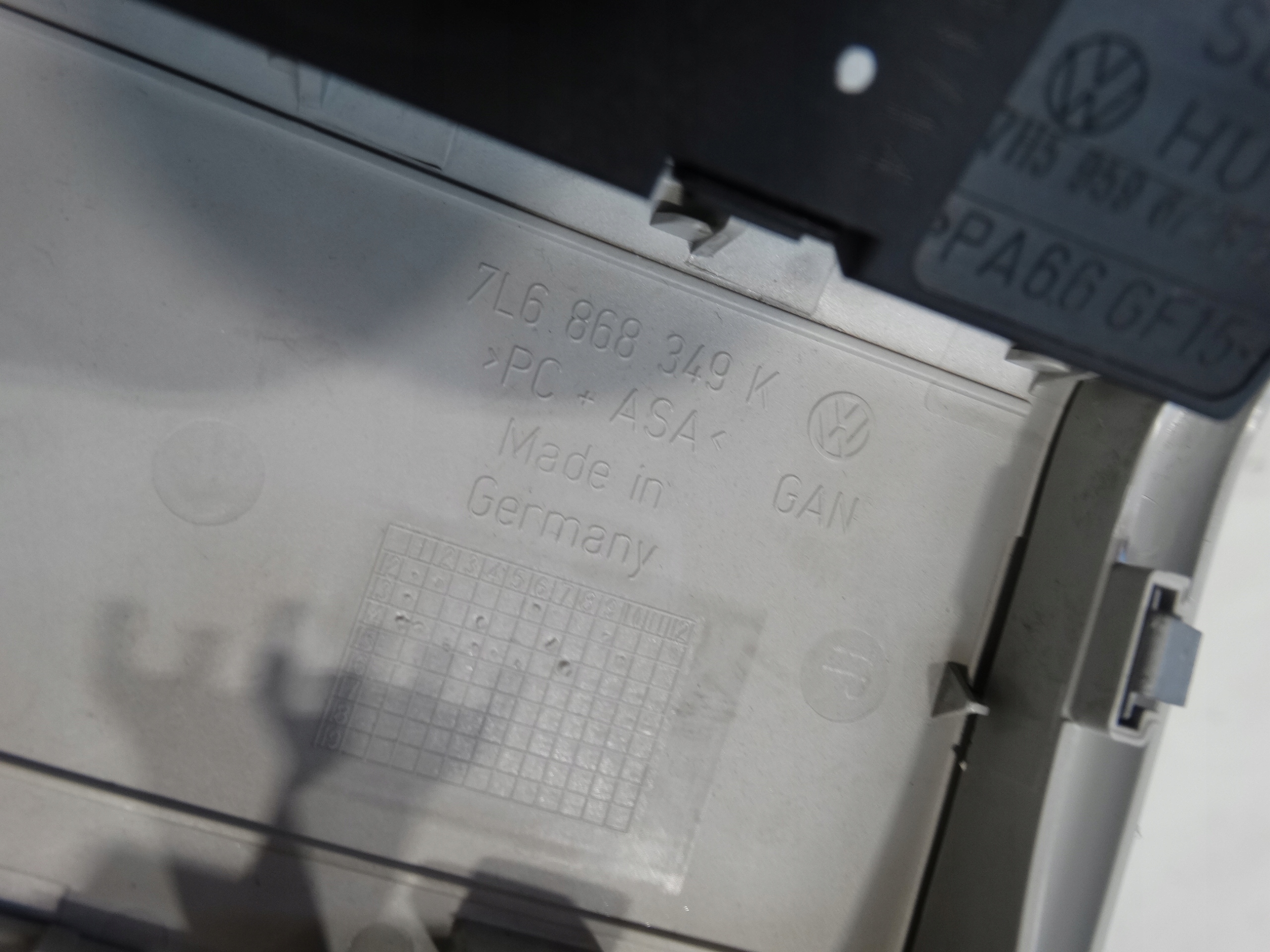 PANEL OSWIETLENIE vnitra předek VOLKSWAGEN T5 LIFT T6 7L6868349K