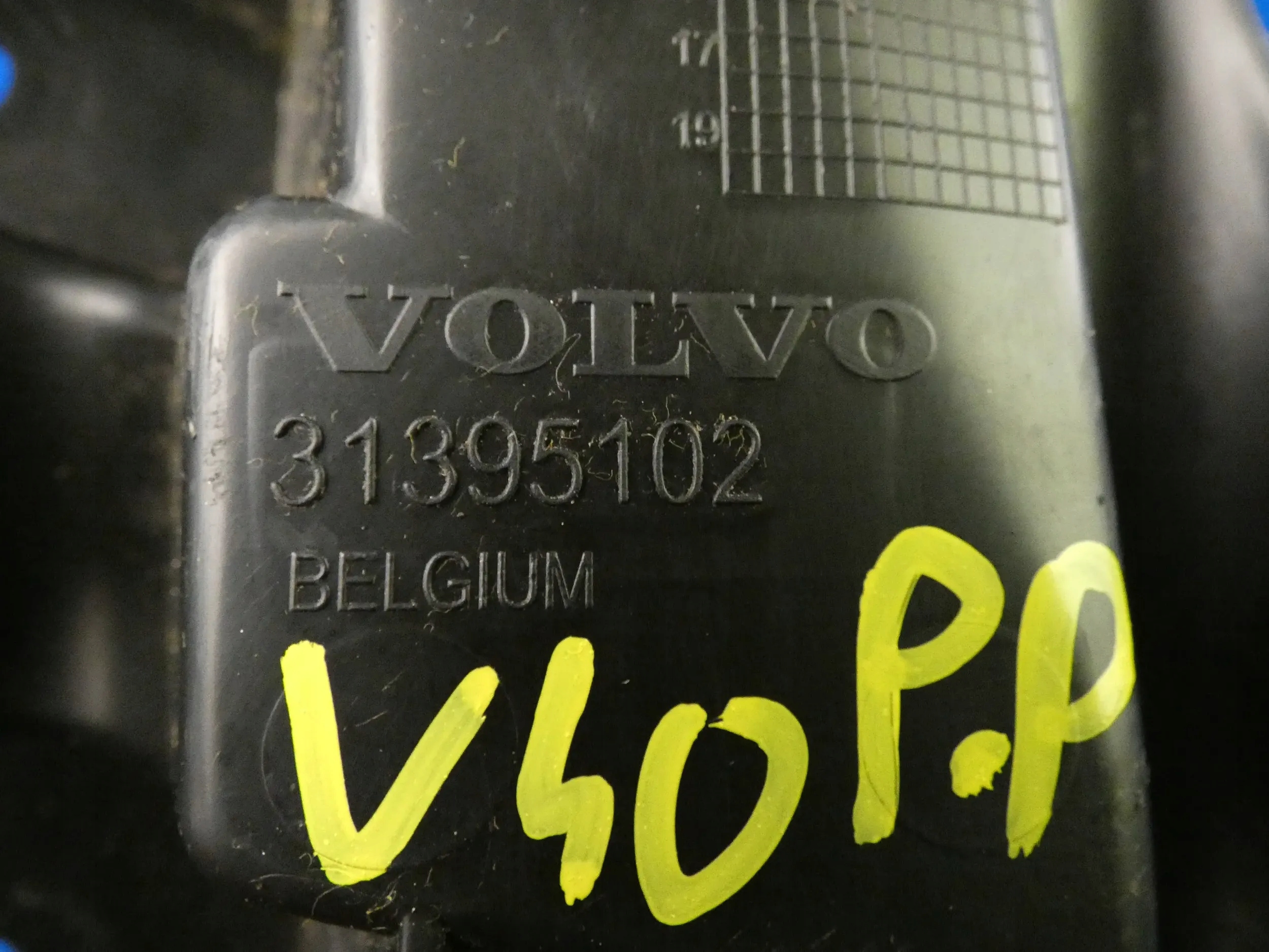 VOLVO V40 II support holder of a bumper right front front