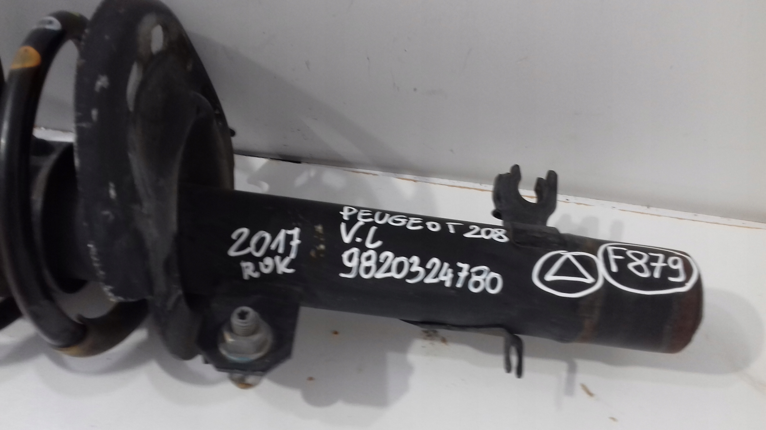 PEUGEOT 208 and shock absorber left front McPherson
