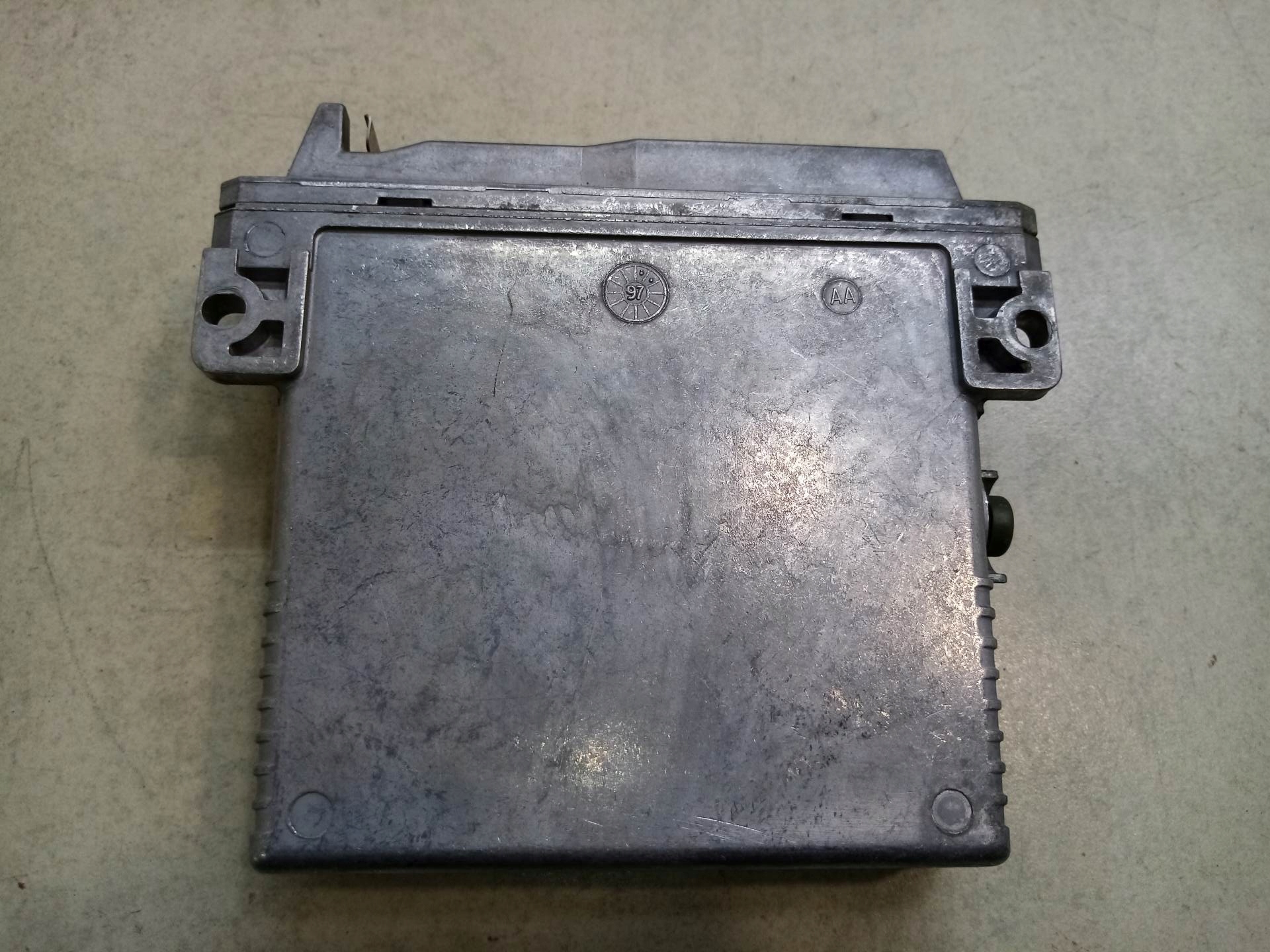 control unit of the engine VOLVO V40 1.9 TD 7700868321