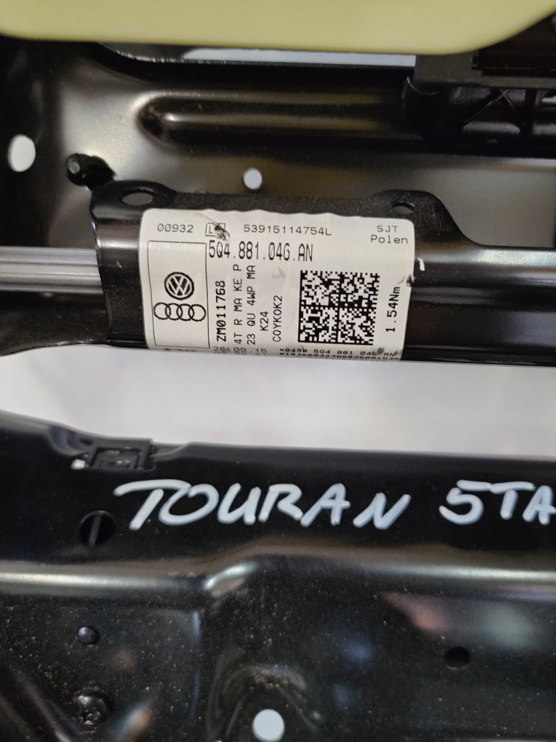 vw TOURAN 5T III диффузор кресло правый передний 5Q4881046AN