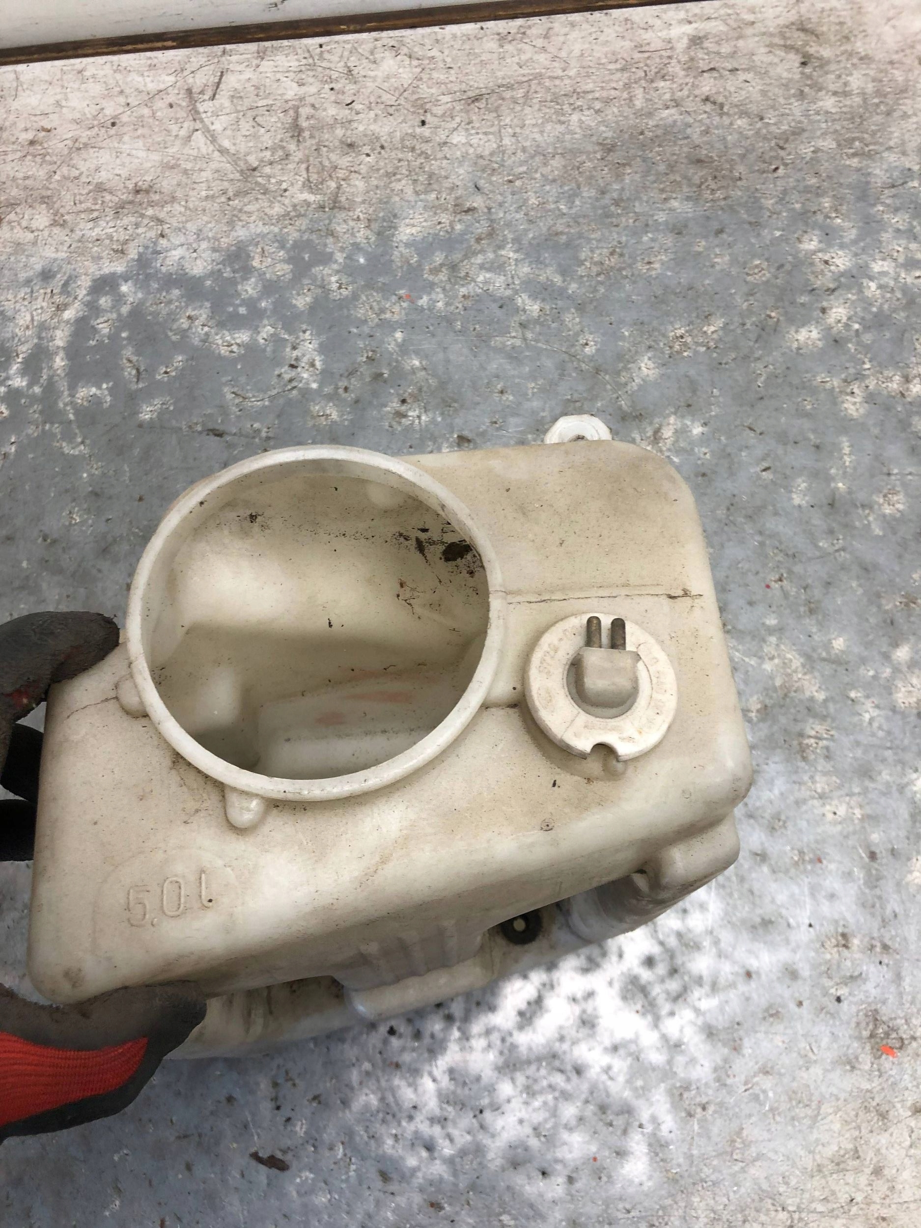 washer fluid tank MERCEDES W210 A2108691120