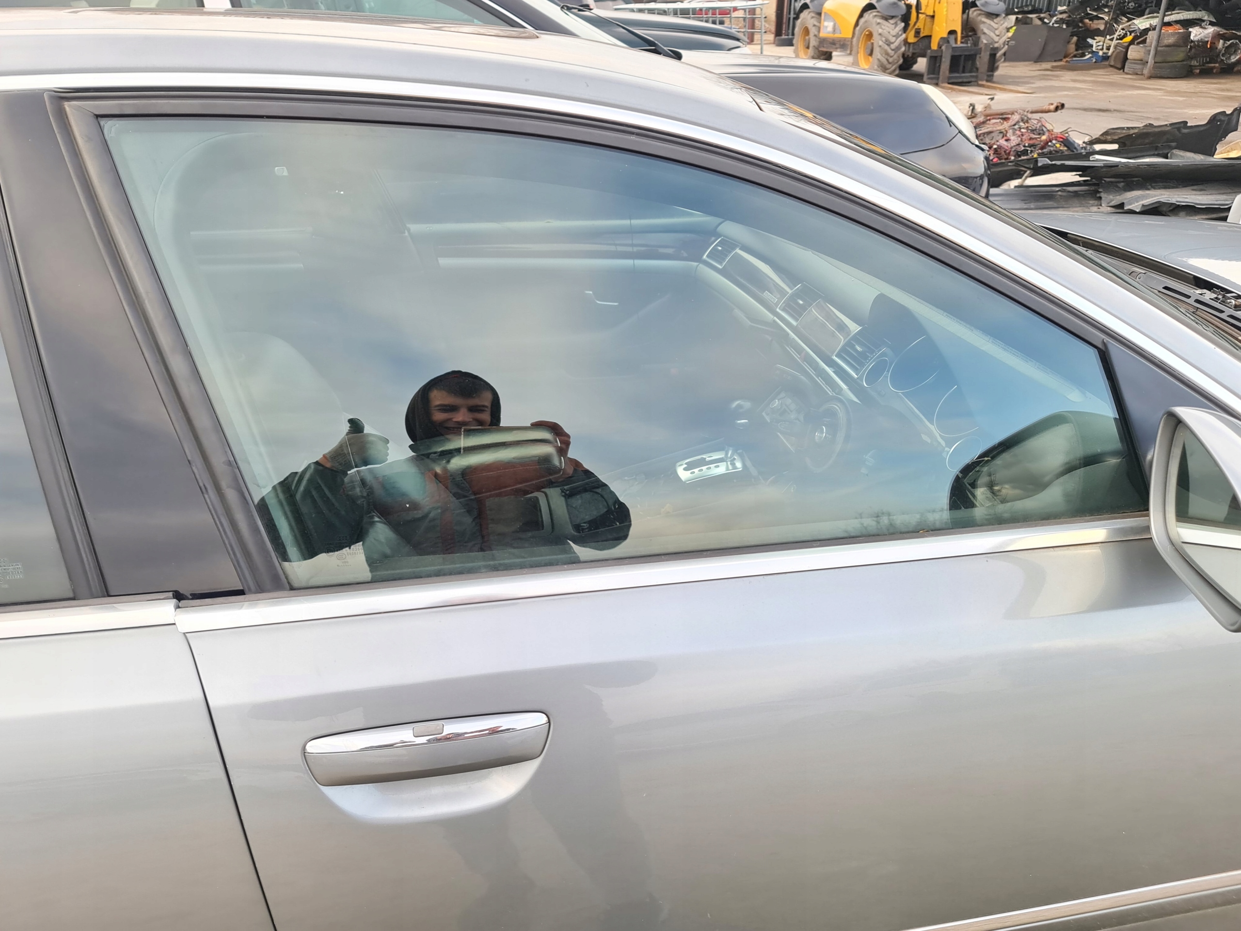 SZYBA DRZWI PRAWY PRZÓD AUDI A8 D3 VSG 06R