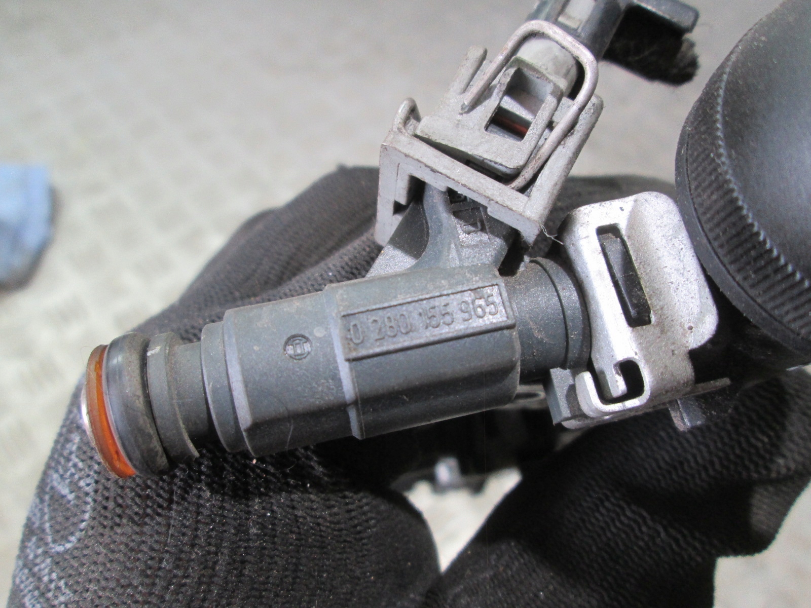 WTRYS WTRYSKIWACZ AGILA CORSA C 1.0 1.2 0280155965