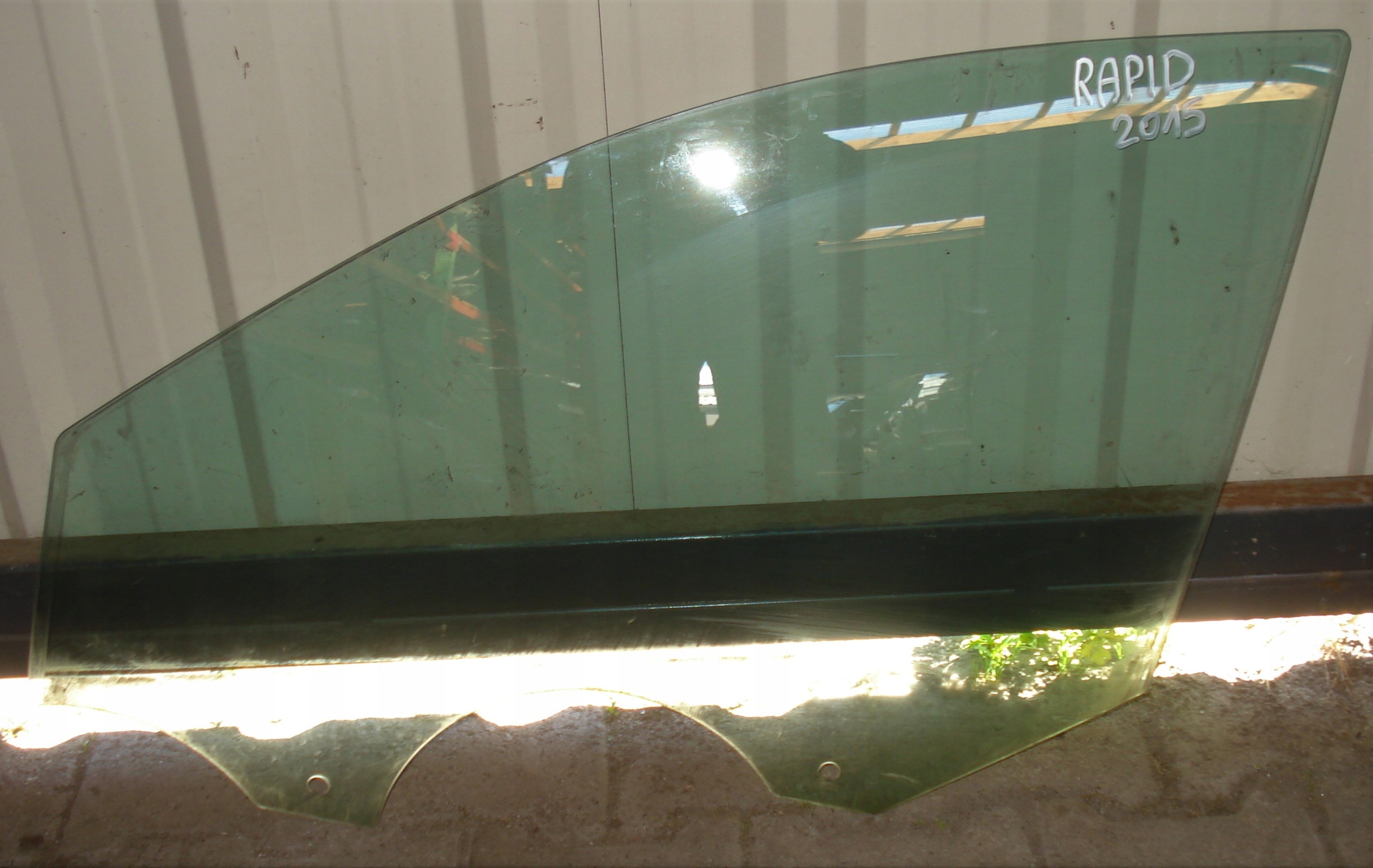 СКЛО ПЕРЕДНЄ ЛІВЕ SKODA RAPID 2015 5D