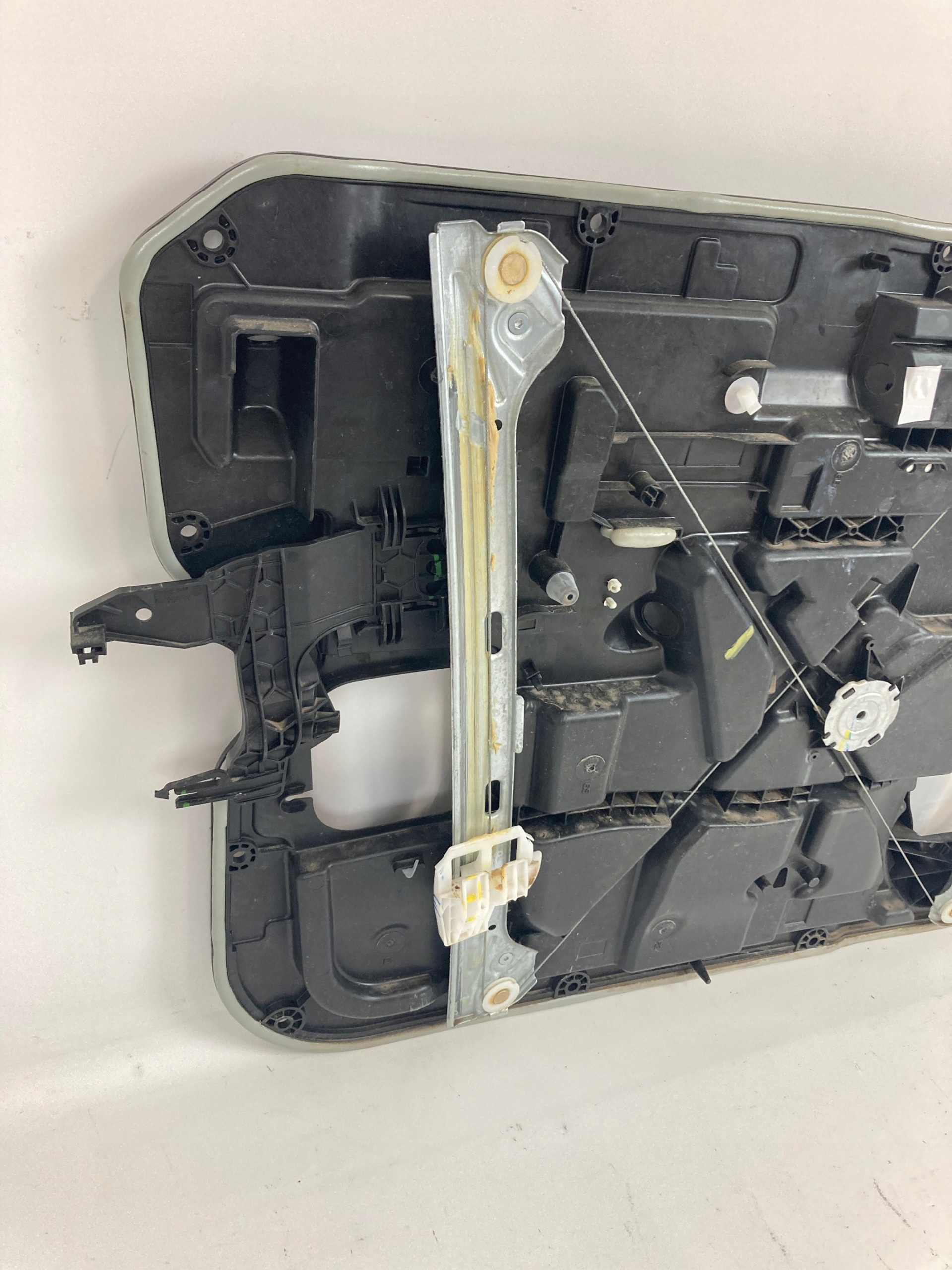 Ram 2500, 3500 prowadnica windows panel door right front 2019-26