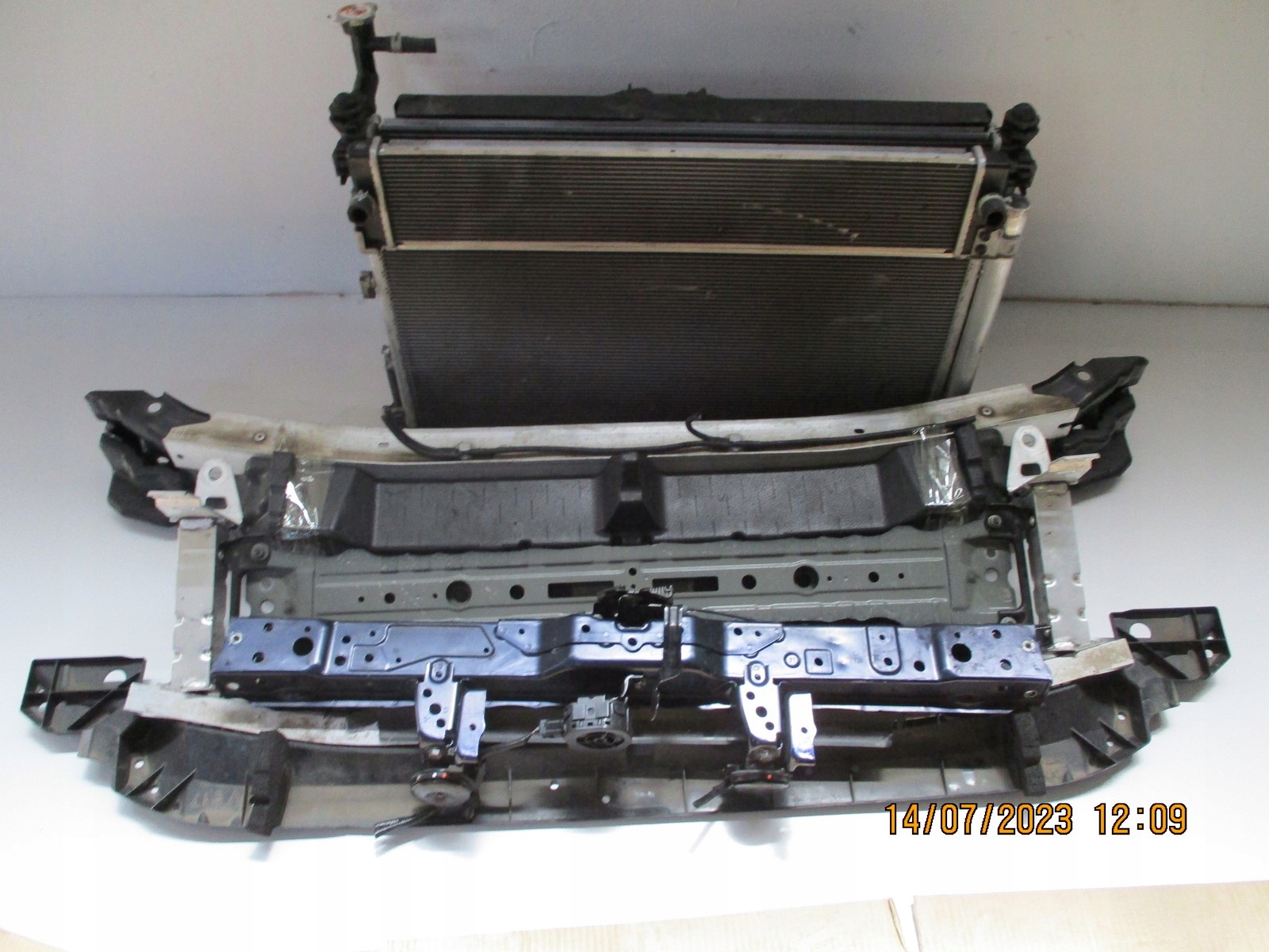 CHŁODNICE PAS PRZEDNI TOYOTA RAV 4 21R 2,5HYB