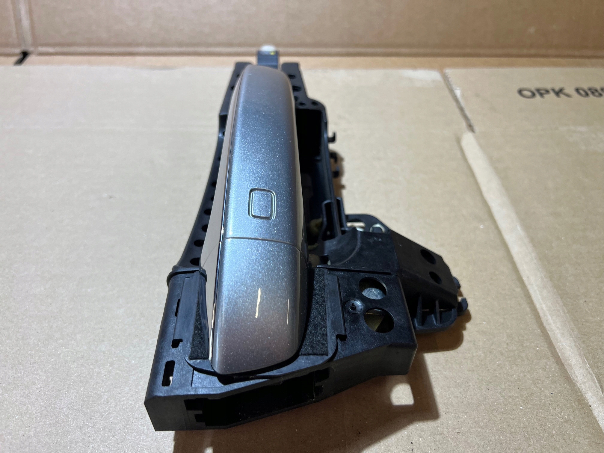 AUDI A8 D4 handle LY7G right rear part PODSWIETLENIE KEYLESS GO