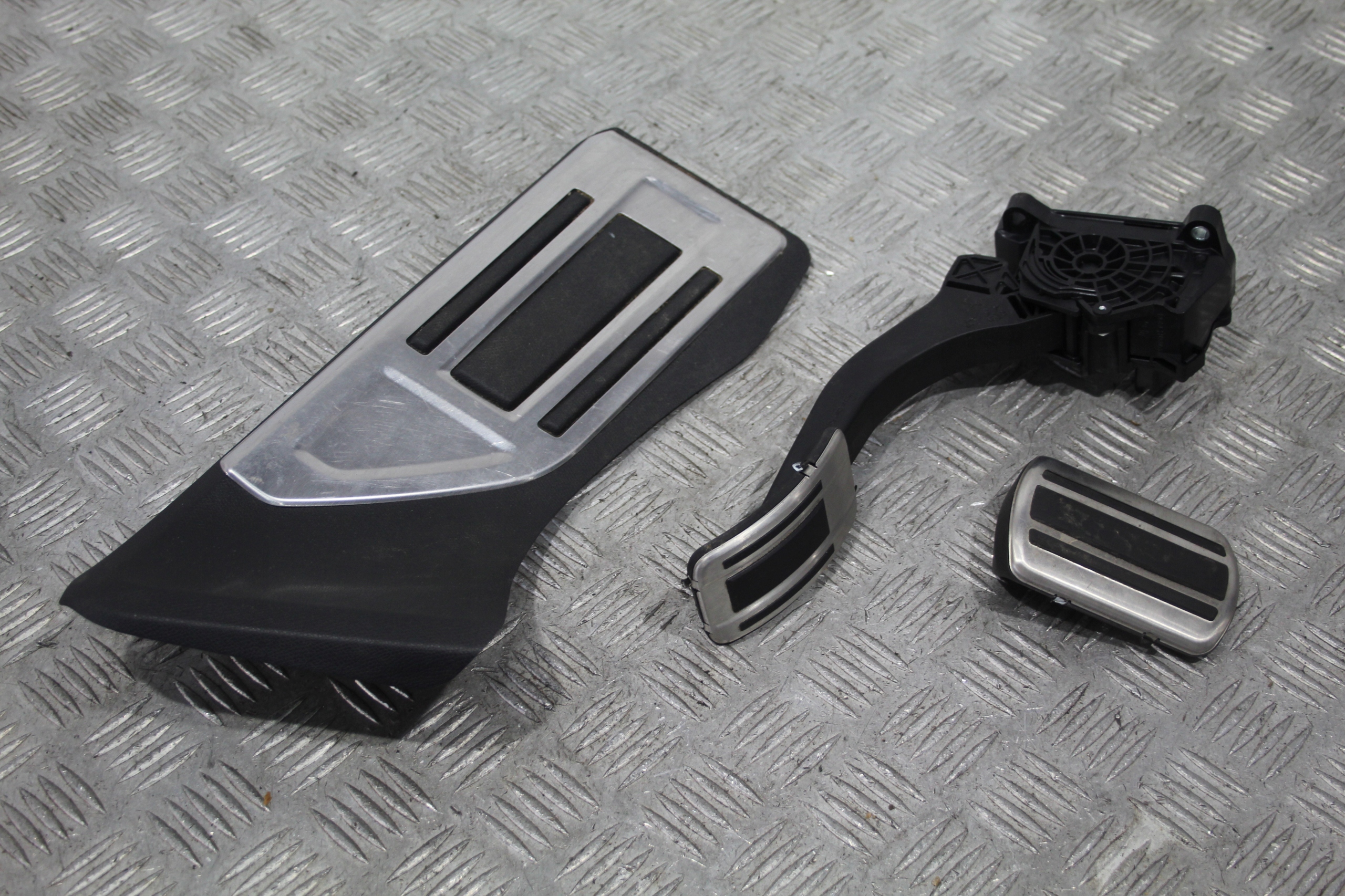 PEDAŁ GAZU NAKŁADKI PEDAŁÓW DS7 CROSSBACK PERFORMANCE 9675831080