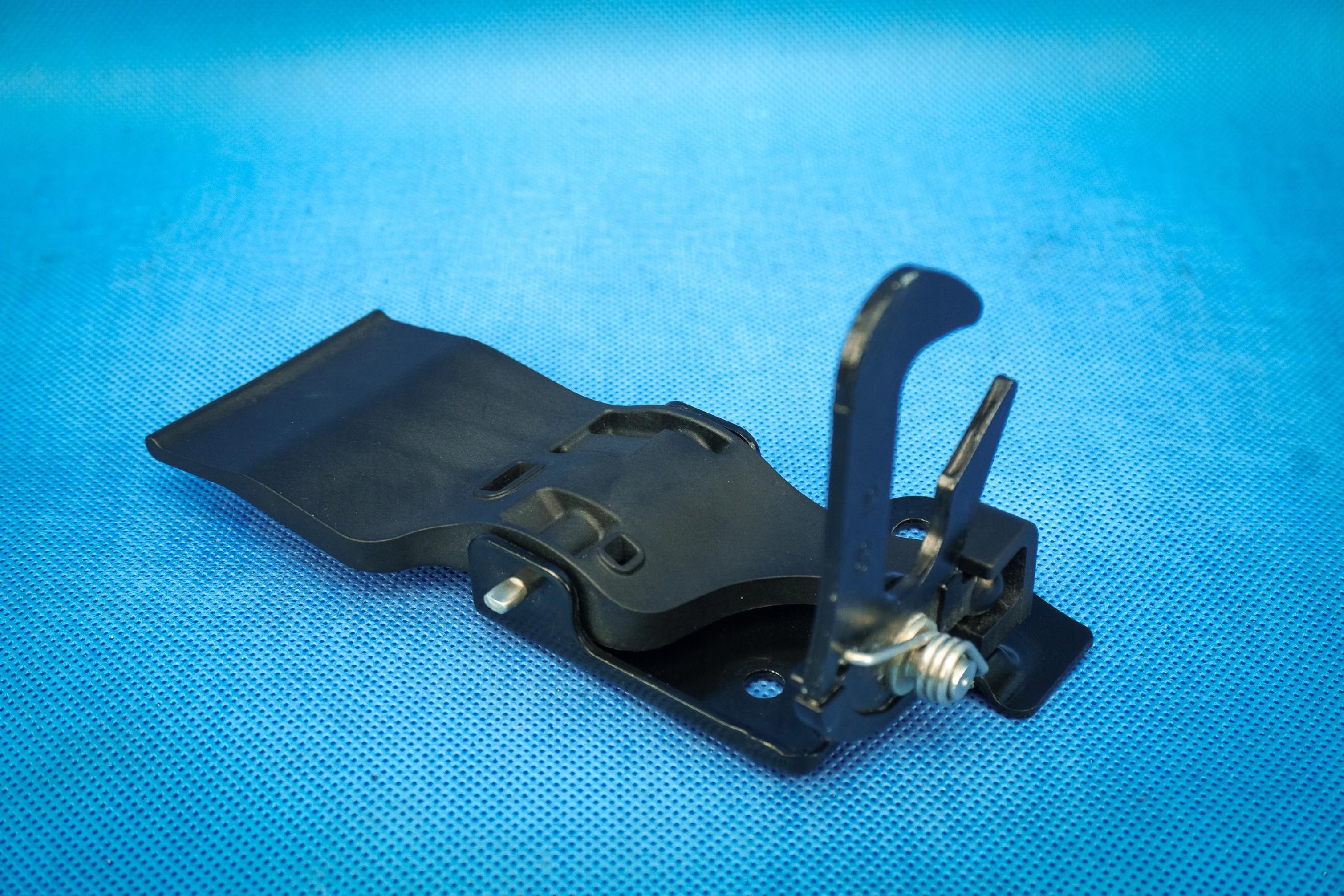 Rygiel bonnet latch lock Audi A8 S8 4H 4H0823485C