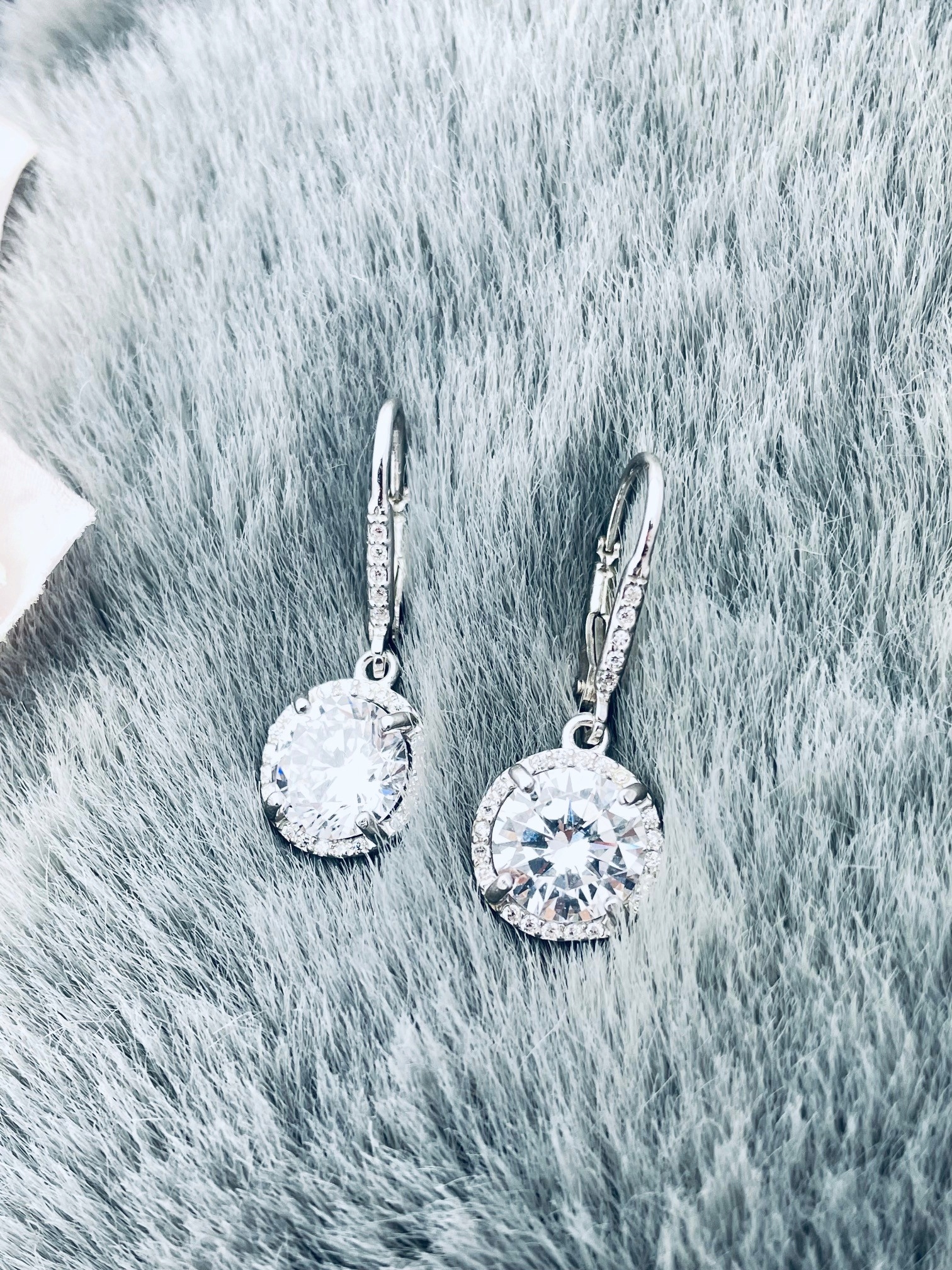 Stříbrné náušnice, závěsné kolečko, velký zirkon