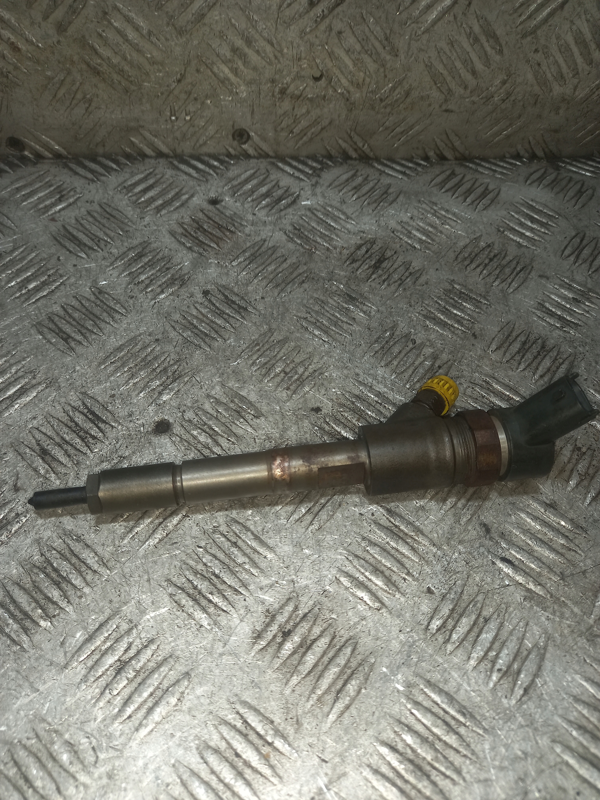 nozzle injector TOYOTA AURIS 2367033040
