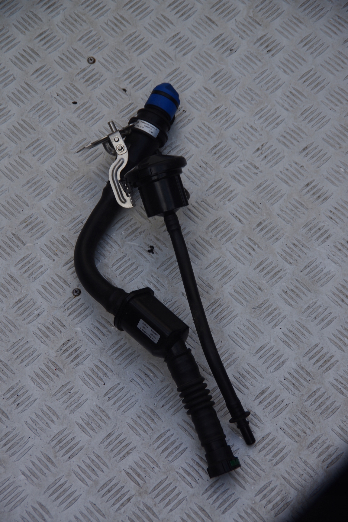 A2534708800 - Наливна пробка AdBlue MERCEDES GLC X253