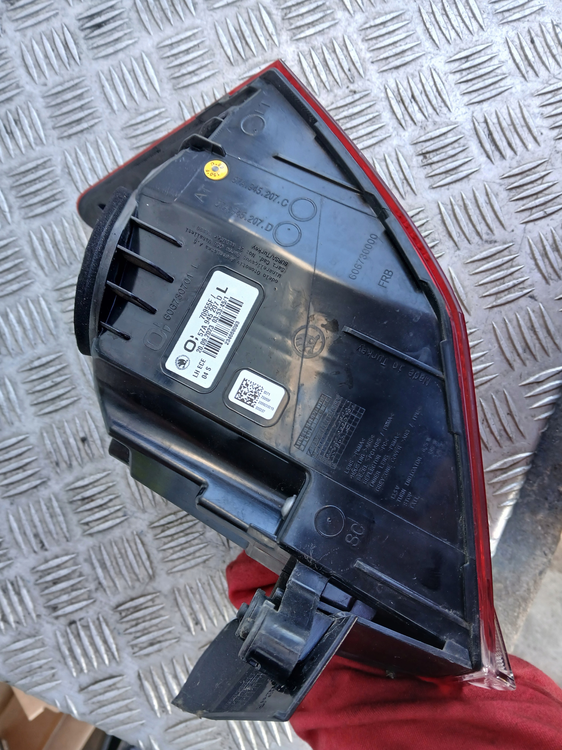 Skoda KaroQ light left rear part rear lift 57A945207D