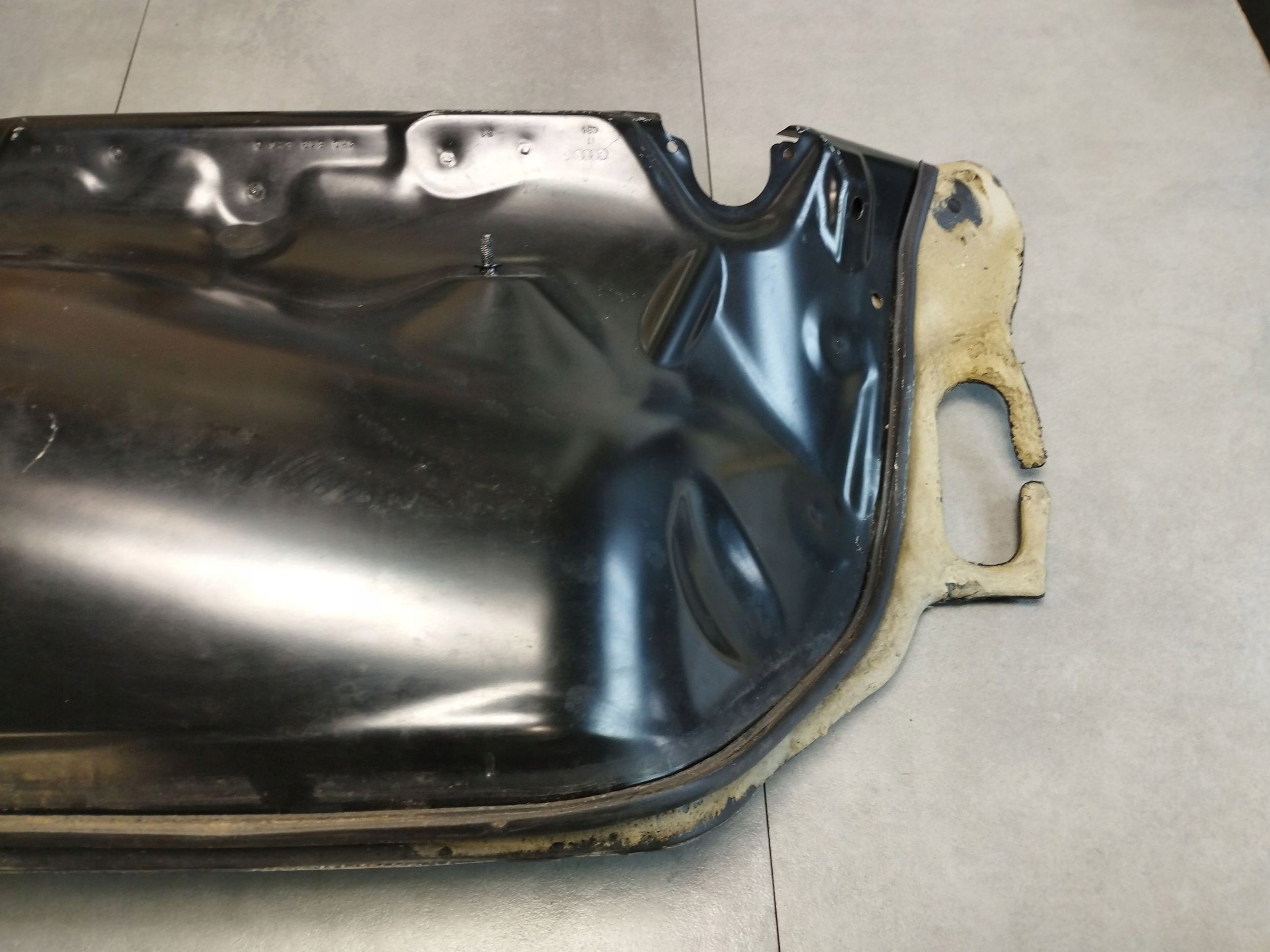 Audi A8 D4 4H Blende Abdeckung wärmblech 4H0825621E