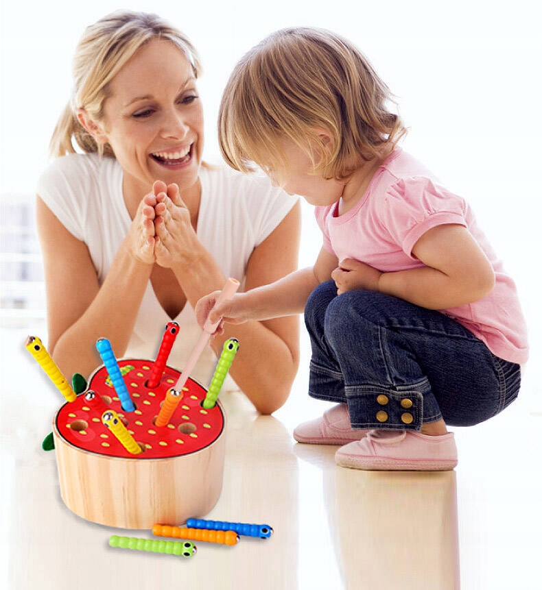 GRA ZŁAP ROBACZKA DREWNO WYCIĄGNIJ ROBAKA MAGNETYCZNA DREWNIANA DLA DZIECI Materiał drewno karton