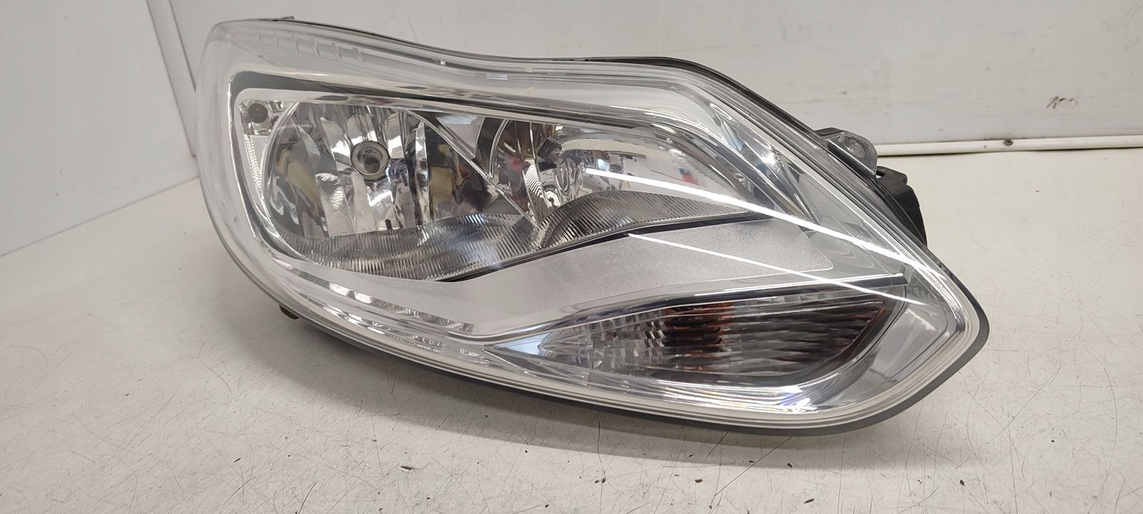 light front front right Ford Focus MK3