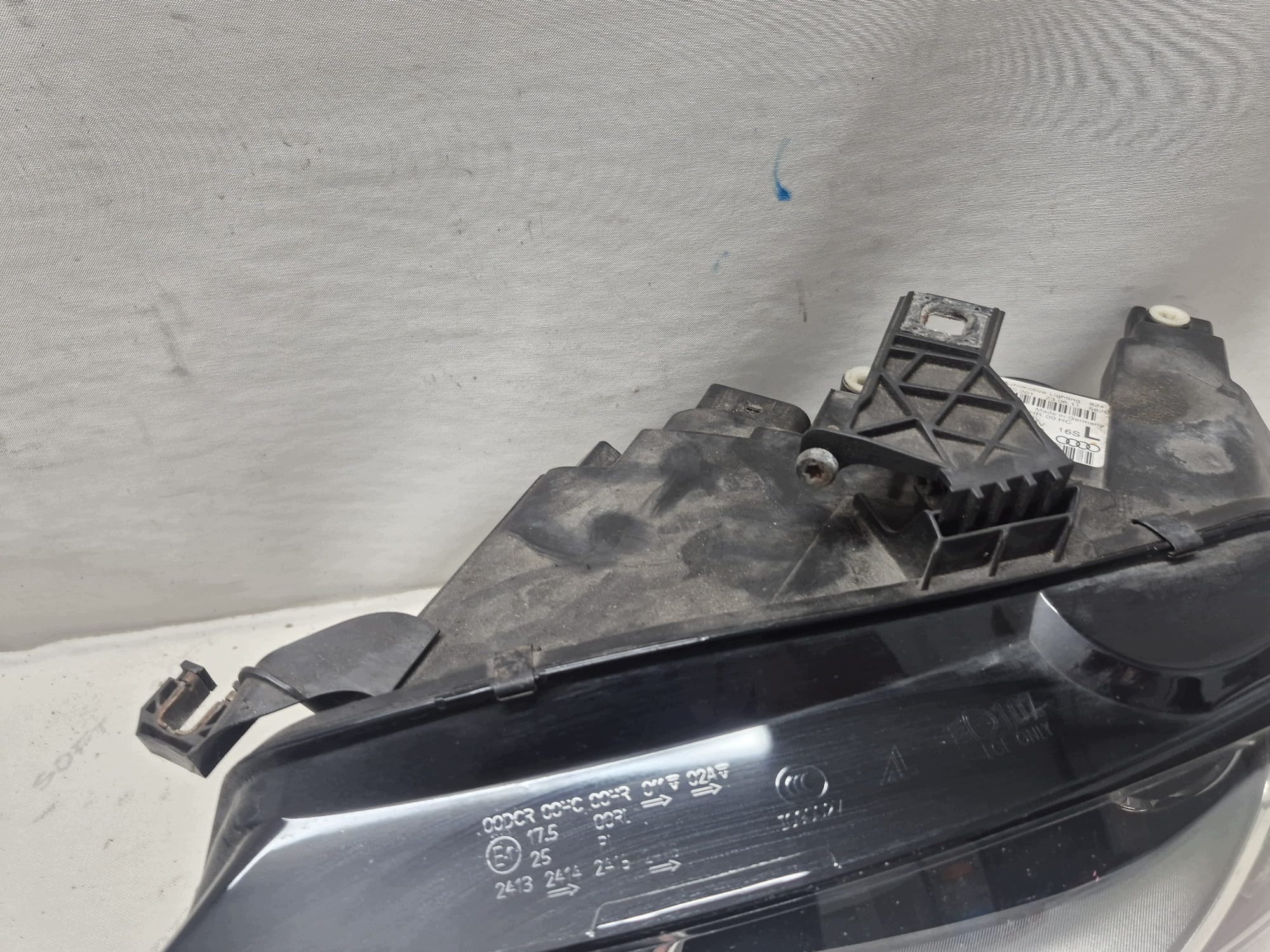 AUDI A4 8K B8 07-11 light left front front 8K0941003