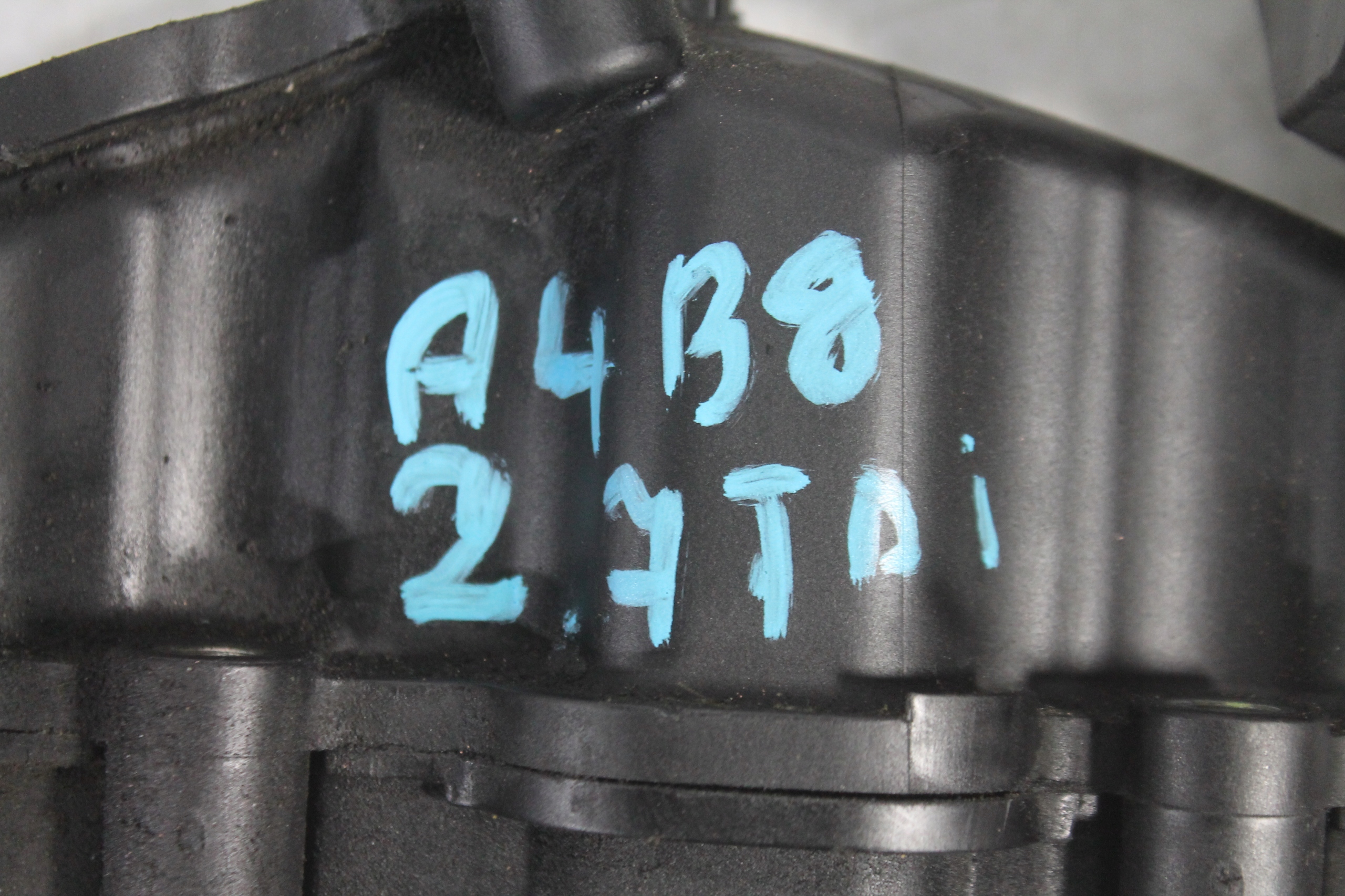 intake manifold 059129712BA AUDI A4 B8 2.7 TDI 07