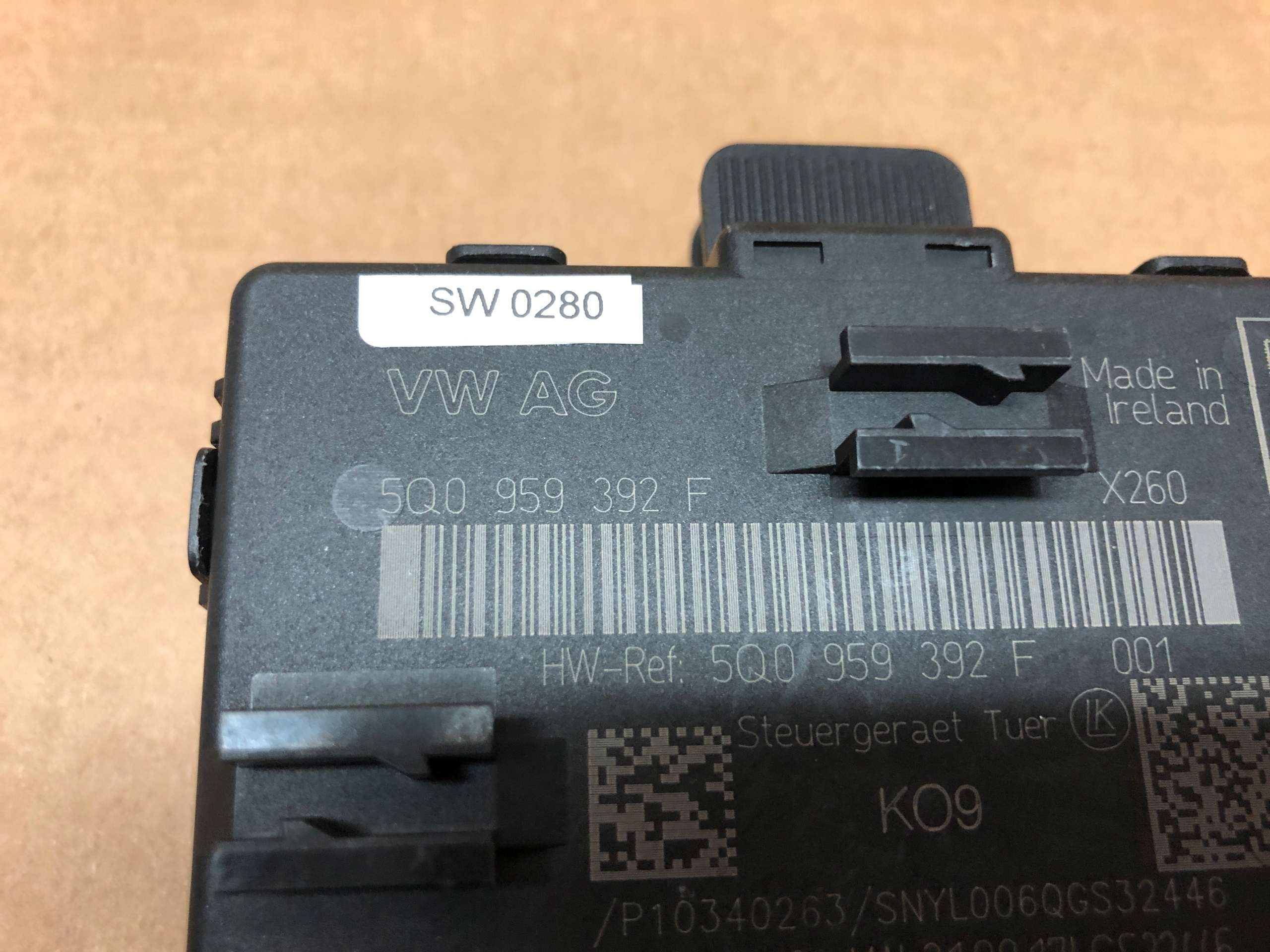 AUDI Q2 81A bumper bracket right rear part 81A807254