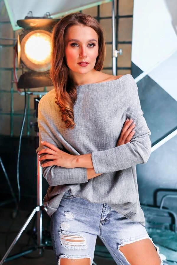 

Sweterek Oversize Tunika Sweter Wool Odkryte Ramię