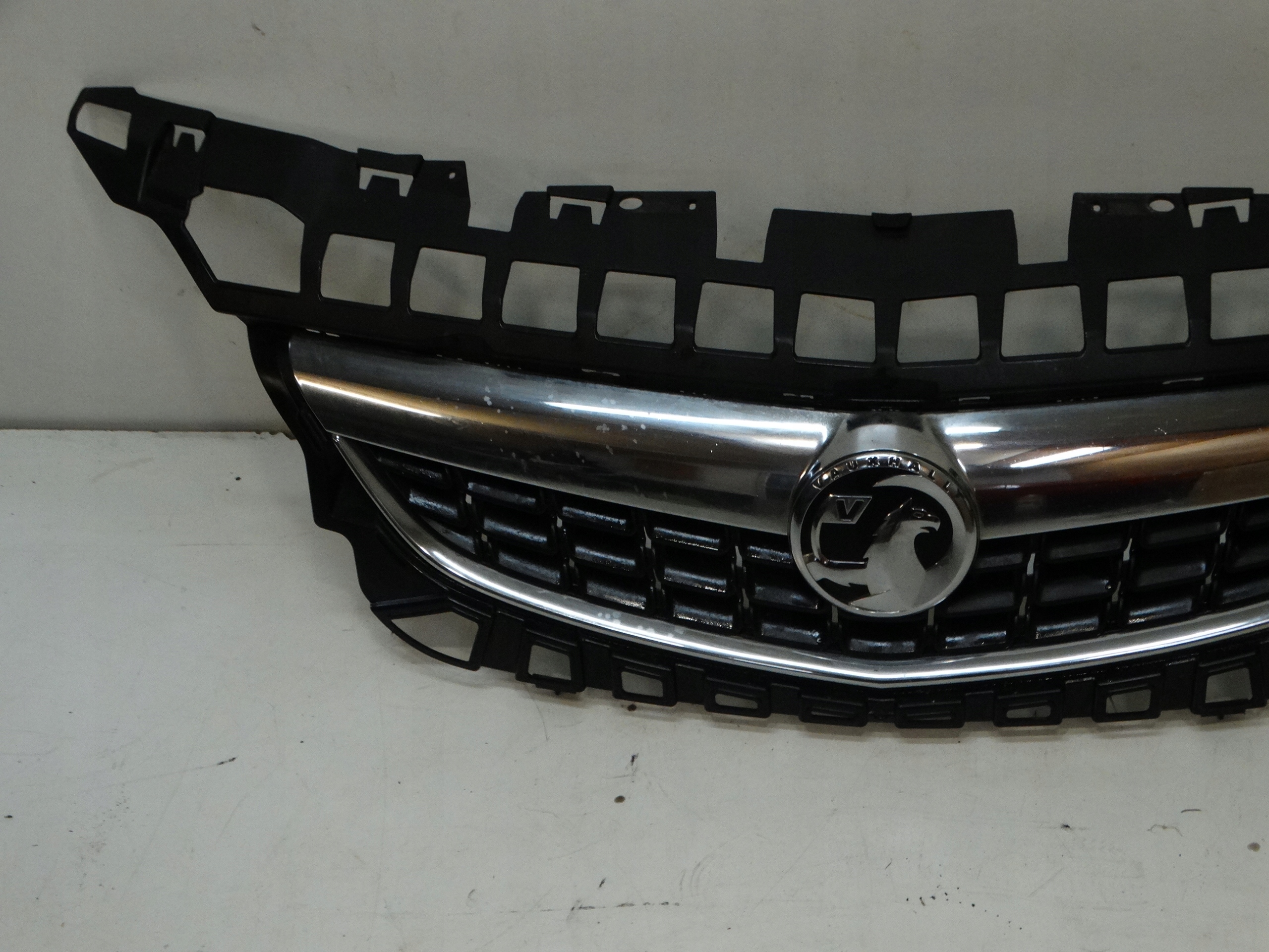 grill grille radiator OPEL ASTRA IV J 13266577