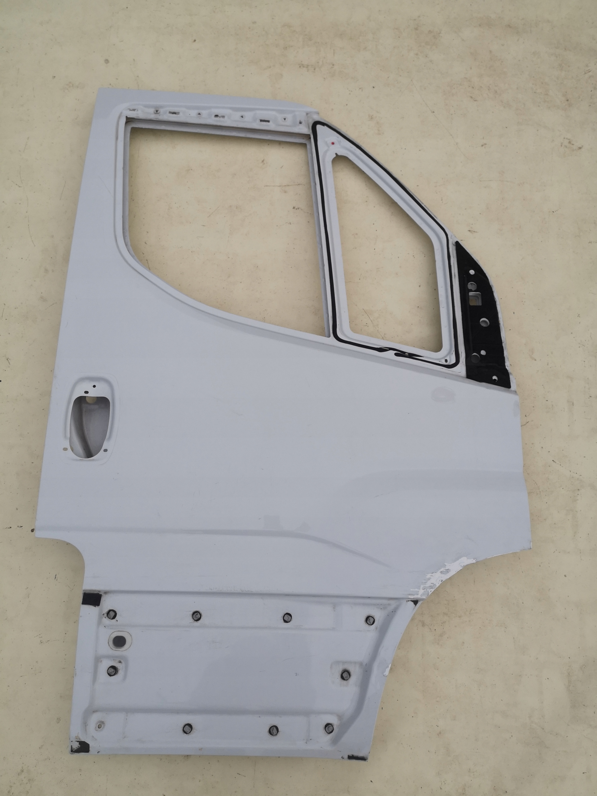 DRZWI PRZÓD PRZEDNIE PRAWE IVECO DAILY IV 14- Strona zabudowy przód - prawa