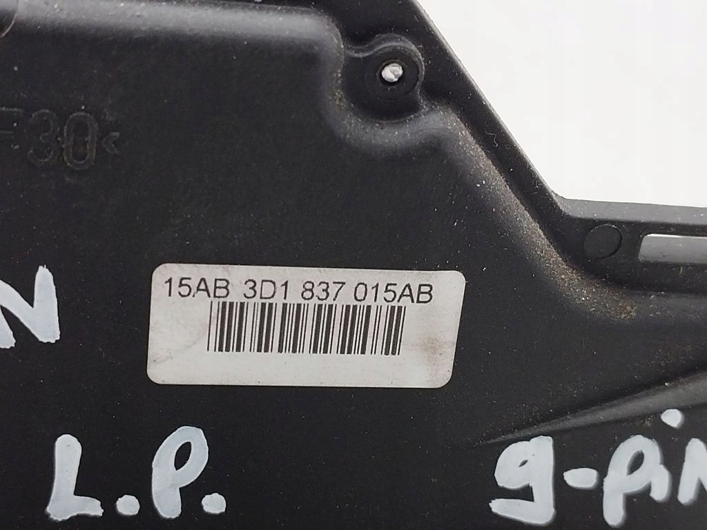 VW Touran and lock door left front 3D1837015AB 9 PIN