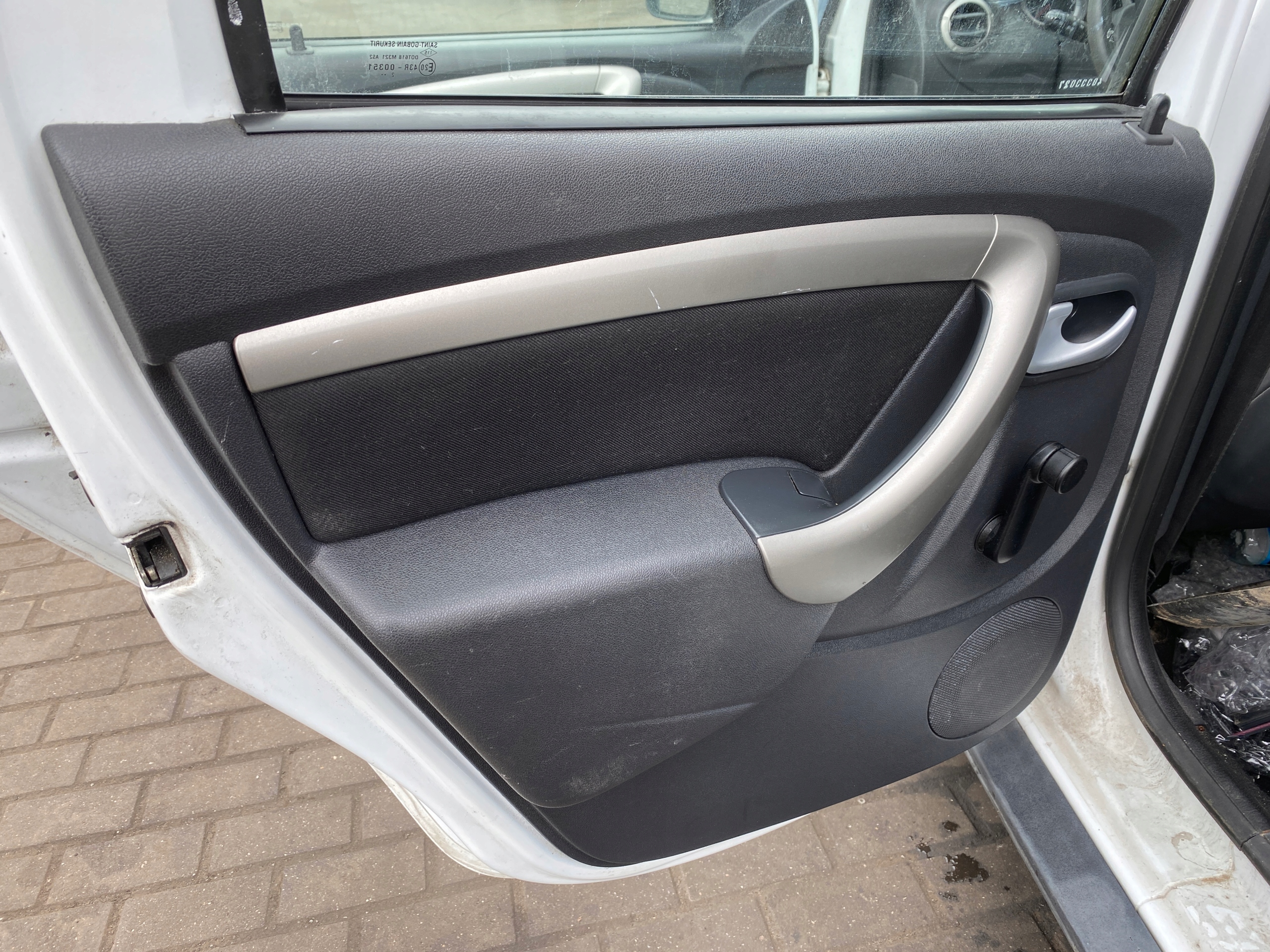 Dacia Duster 1 and 10-18 upholstery left side side left rear rear part