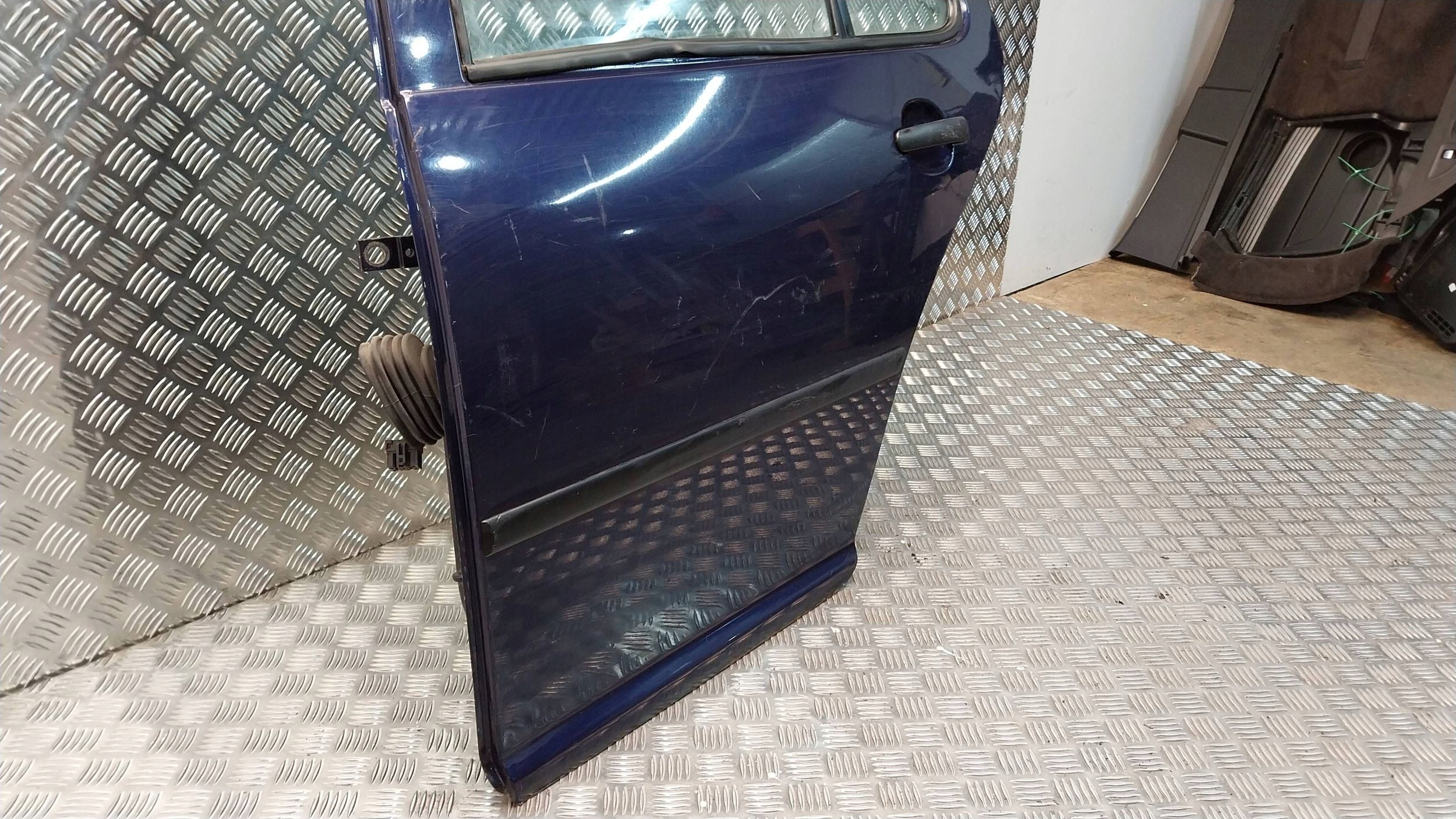 Portière Arrière Gauche VW GOLF IV HATCHBACK 97