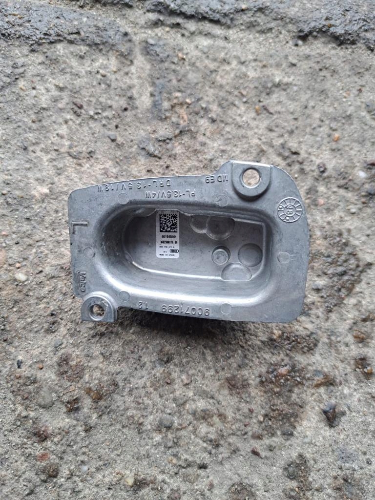 Audi A3 2016-23 год модуль фары оригинал